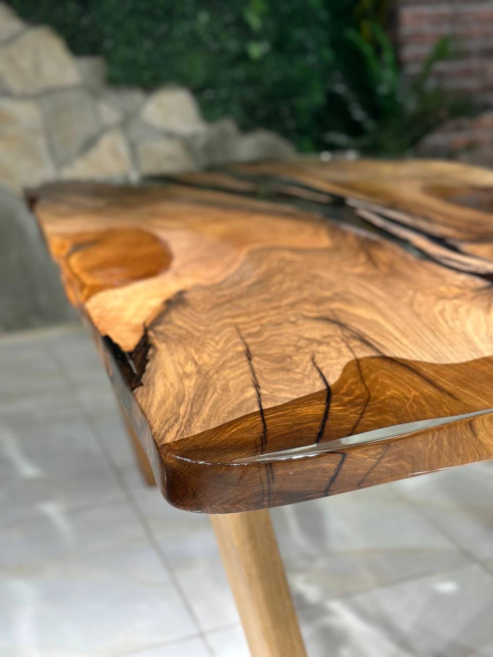 Résine époxy Table de salle à manger en résine époxy Ultra Clear Resin Live Edge Walnut Wood en vente