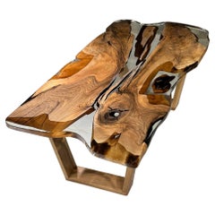 Mesa de Comedor de Resina Ultra Transparente con Borde Vivo de Madera de Nogal Epoxi