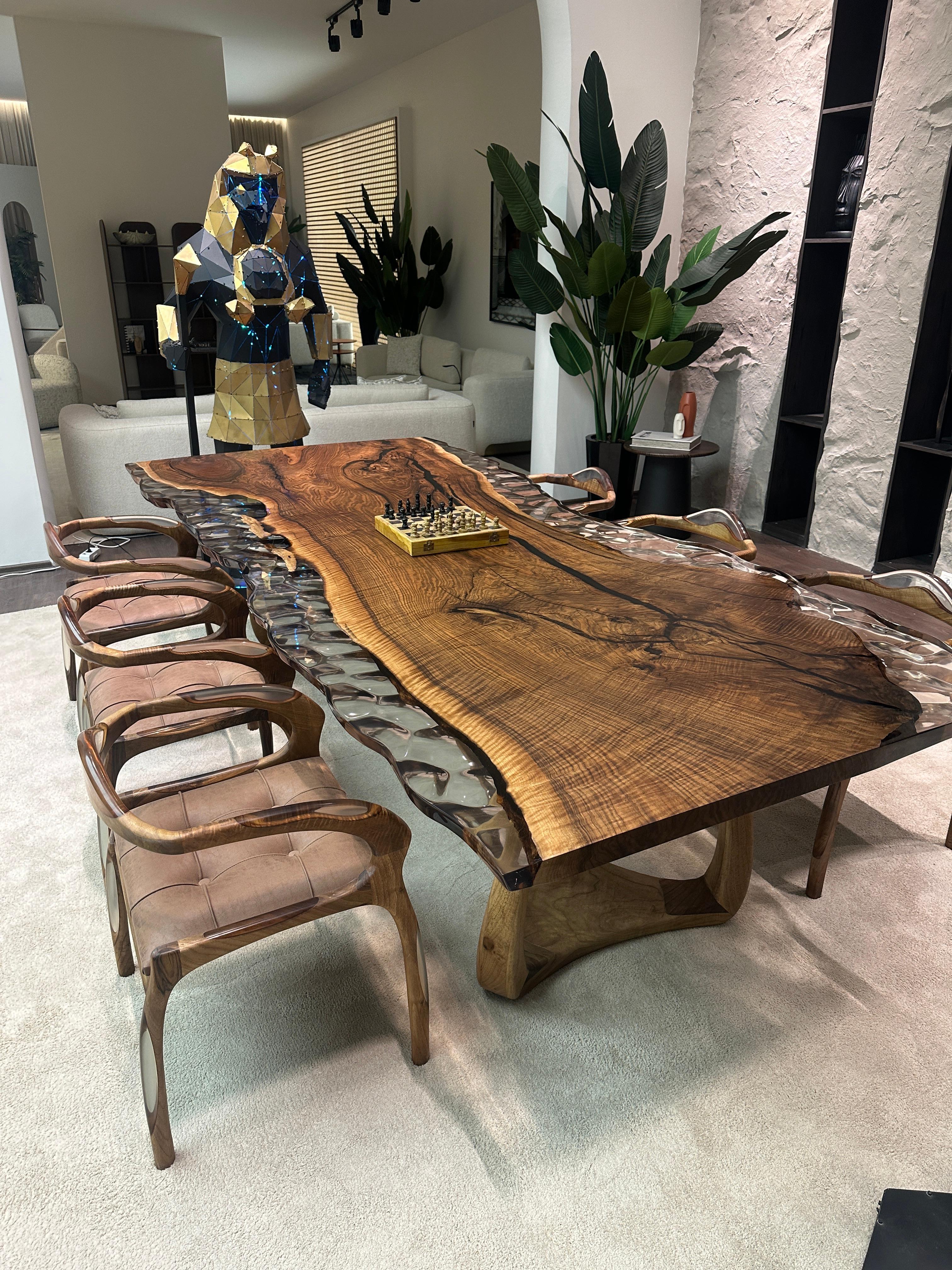 Table de salle à manger en résine époxy ultra claire et ondulée - Table en résine époxy et bois en vente 5