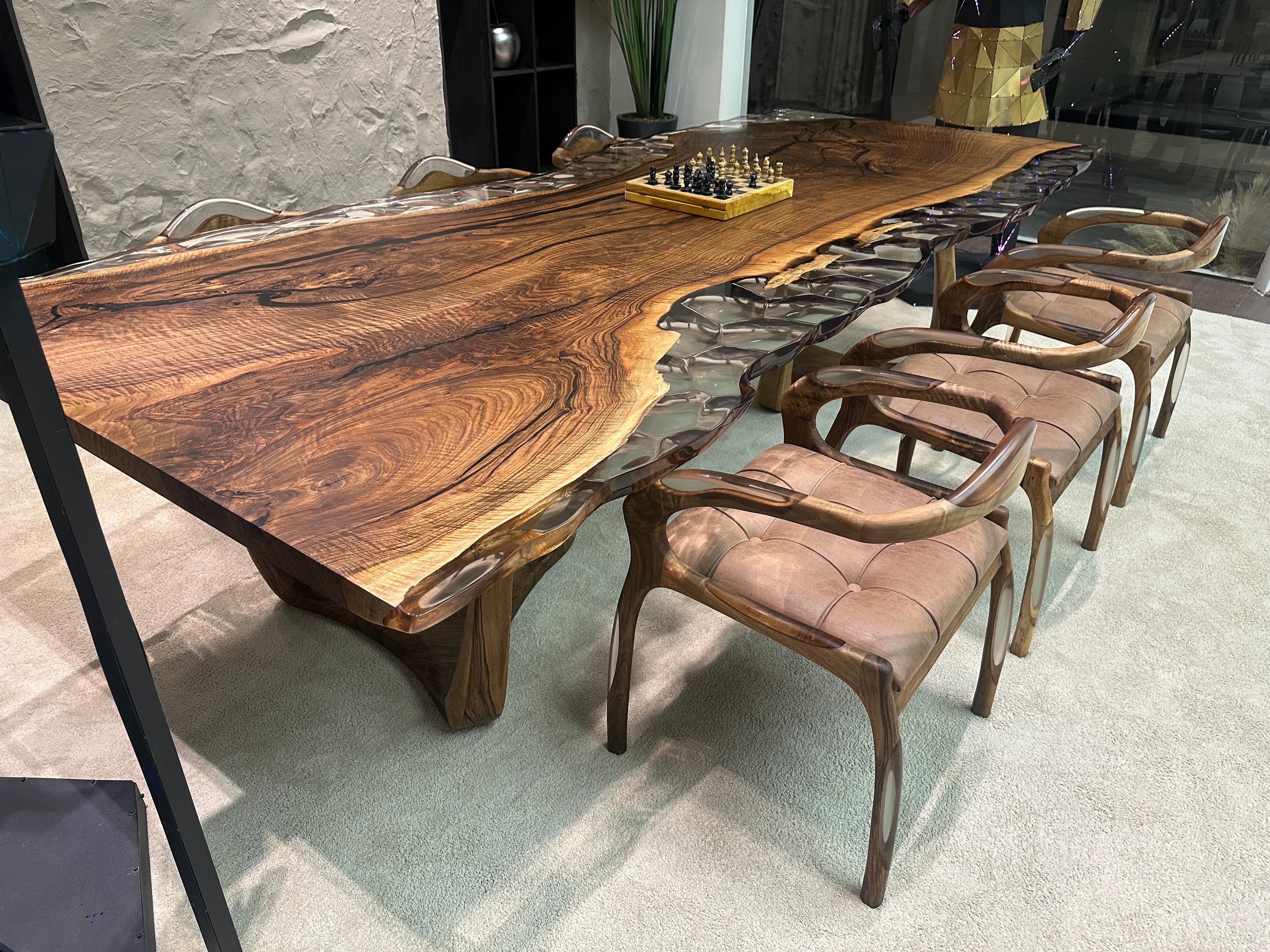 Brossé Table de salle à manger en résine époxy ultra claire et ondulée - Table en résine époxy et bois en vente