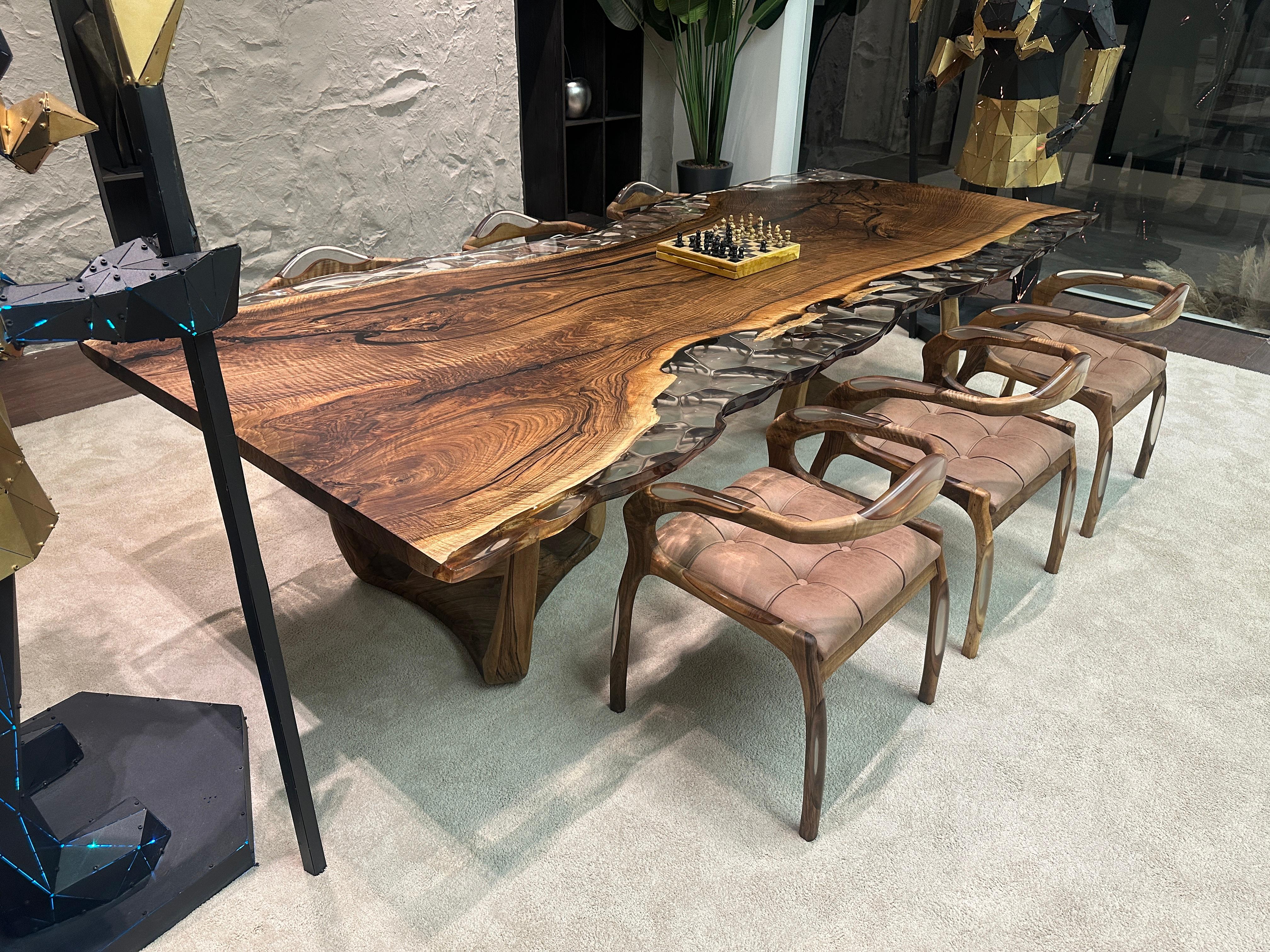 Table de salle à manger en résine époxy ultra claire et ondulée - Table en résine époxy et bois Neuf - En vente à İnegöl, TR