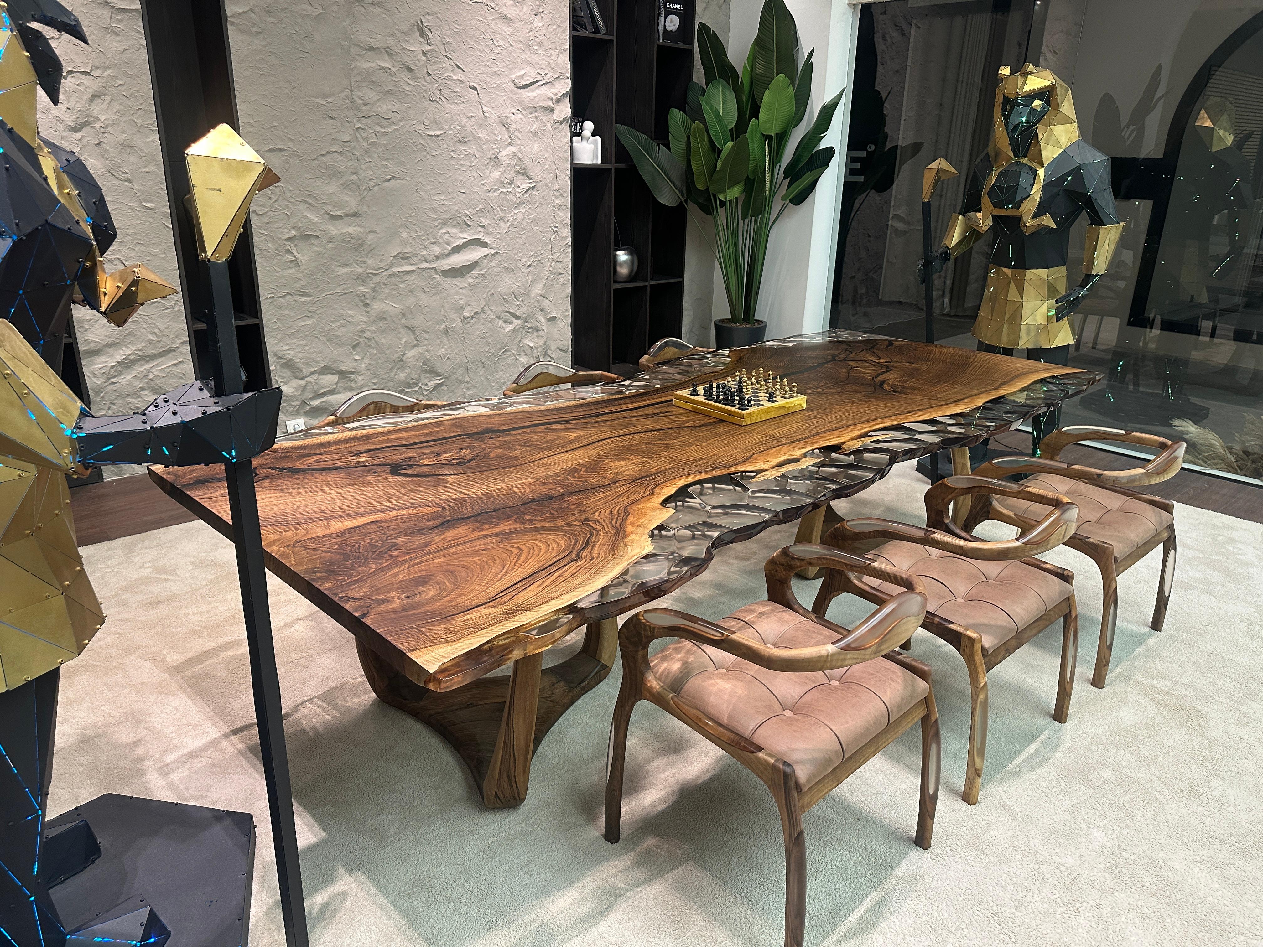 Métal Table de salle à manger en résine époxy ultra claire et ondulée - Table en résine époxy et bois en vente