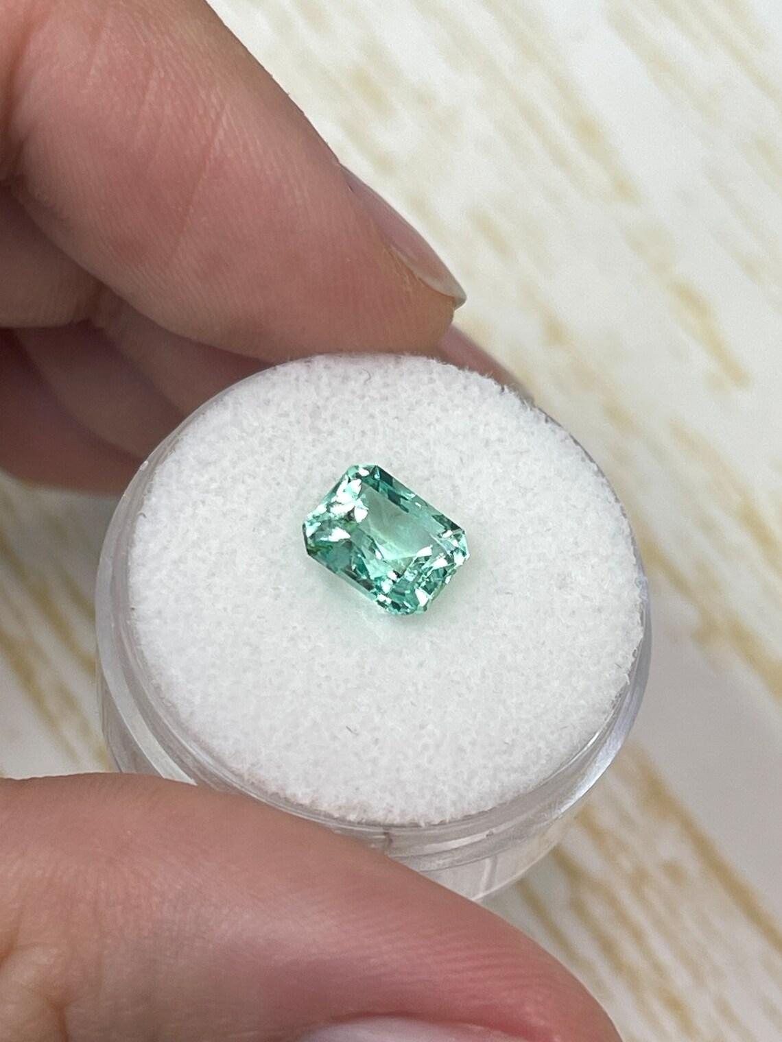 Ultra Lustrous Seafoam Green 1.93 Carat Emerald Cut Colombian Emerald Gem - May In New Condition For Sale In Jupiter, FL