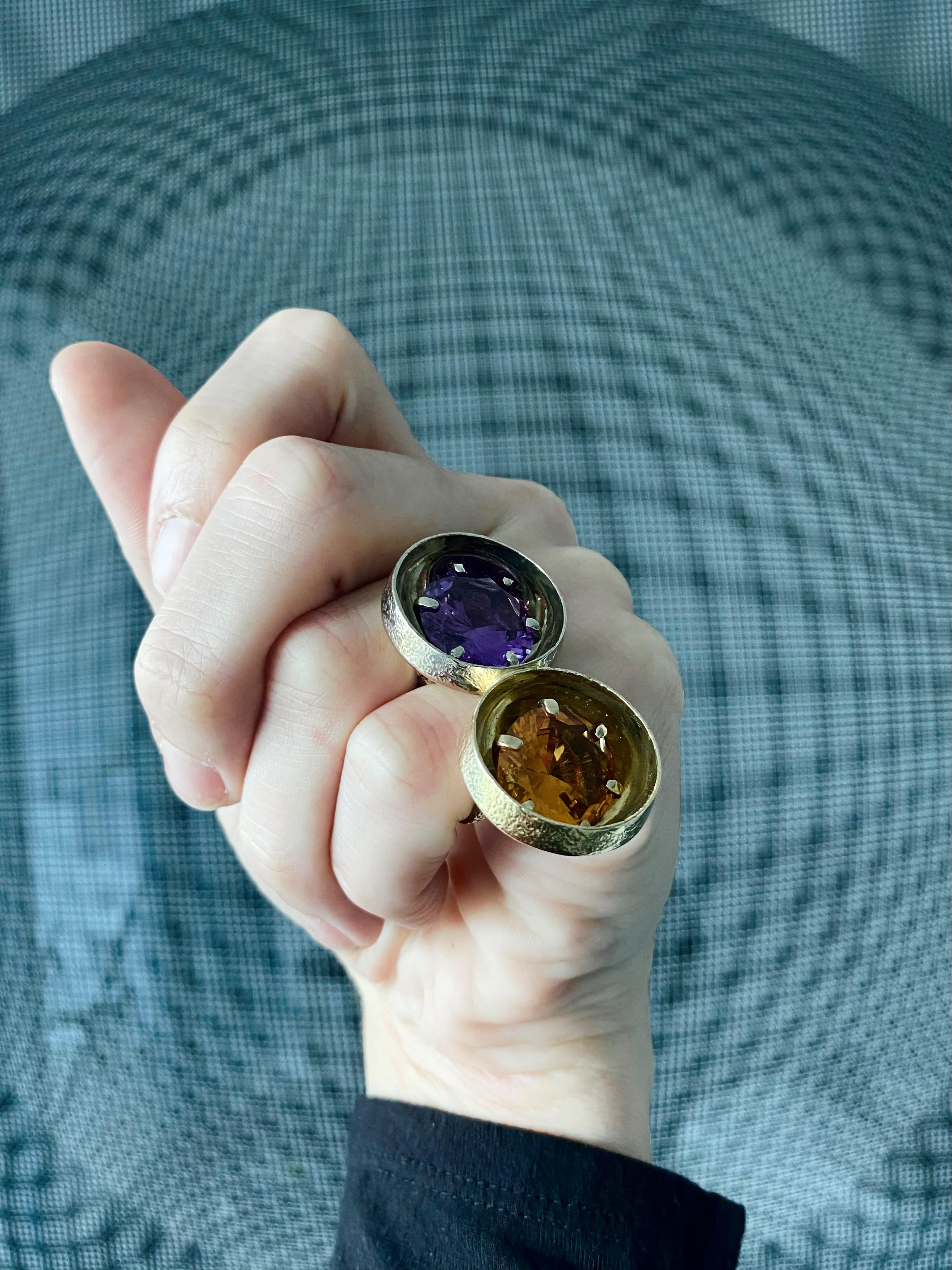 Ultra Modernist 1970 En Tremblant Double Ring in 18Kt Gold with Color Gemstones In Excellent Condition For Sale In Miami, FL