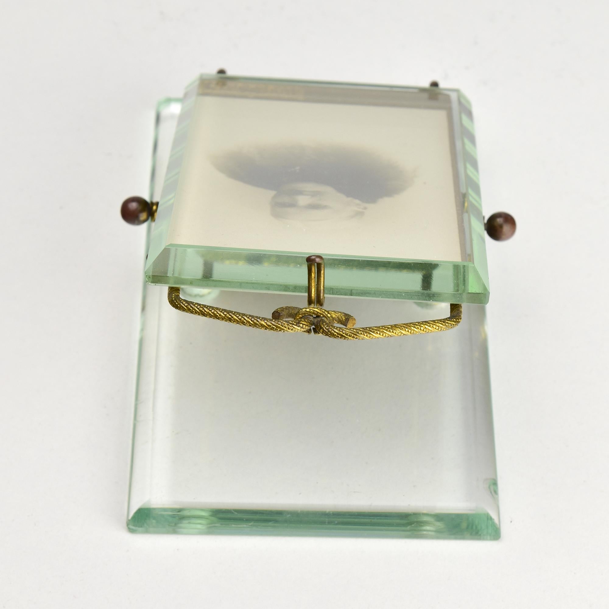 Ultra-Rare 1900 Picture Frame Clip Paperweight - Antique Glass Decor In Good Condition For Sale In Bad Säckingen, DE