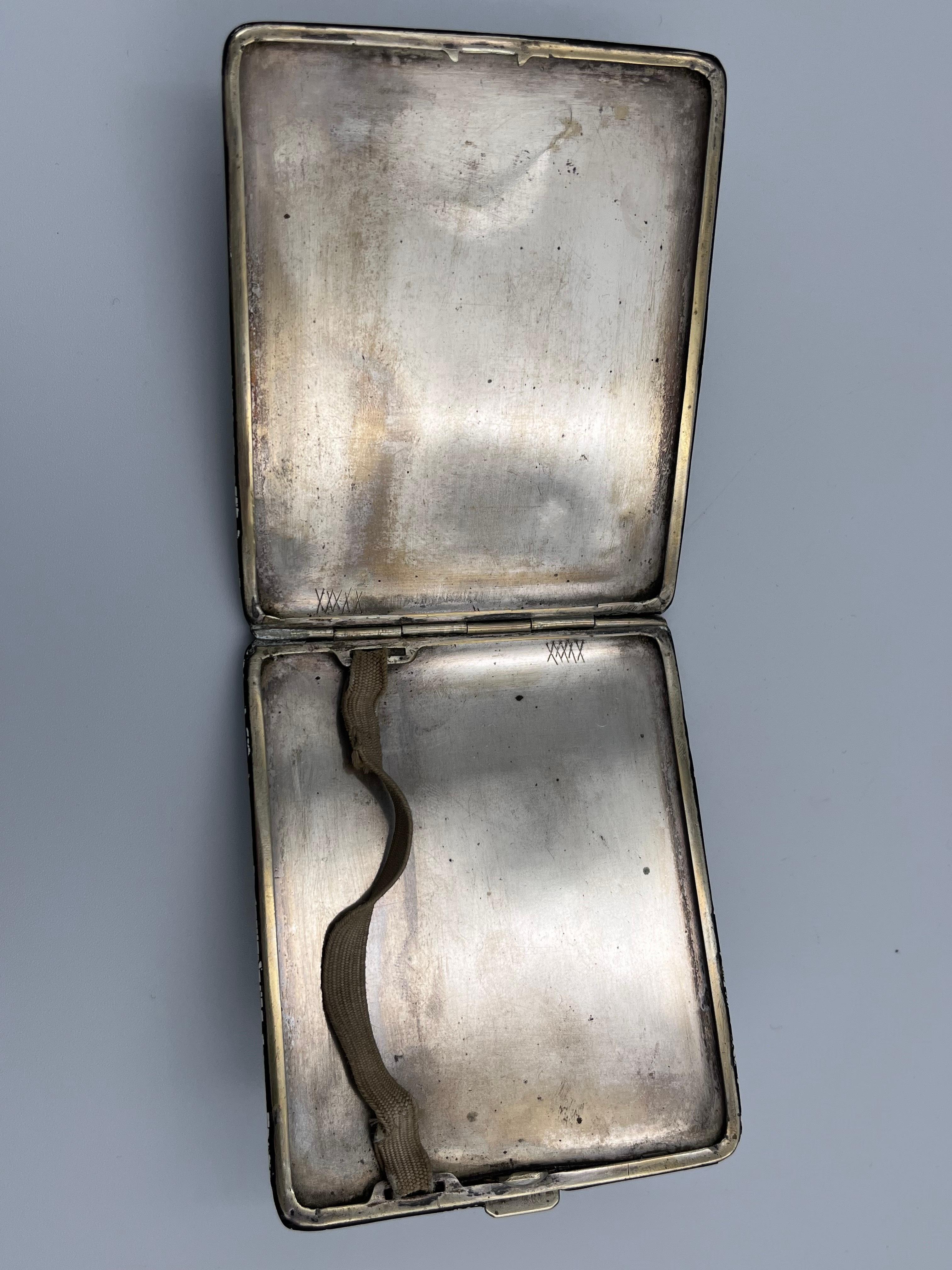 Rarísima pitillera Art Decó de 1930 con esmalte negro e incrustaciones de plata en venta 4