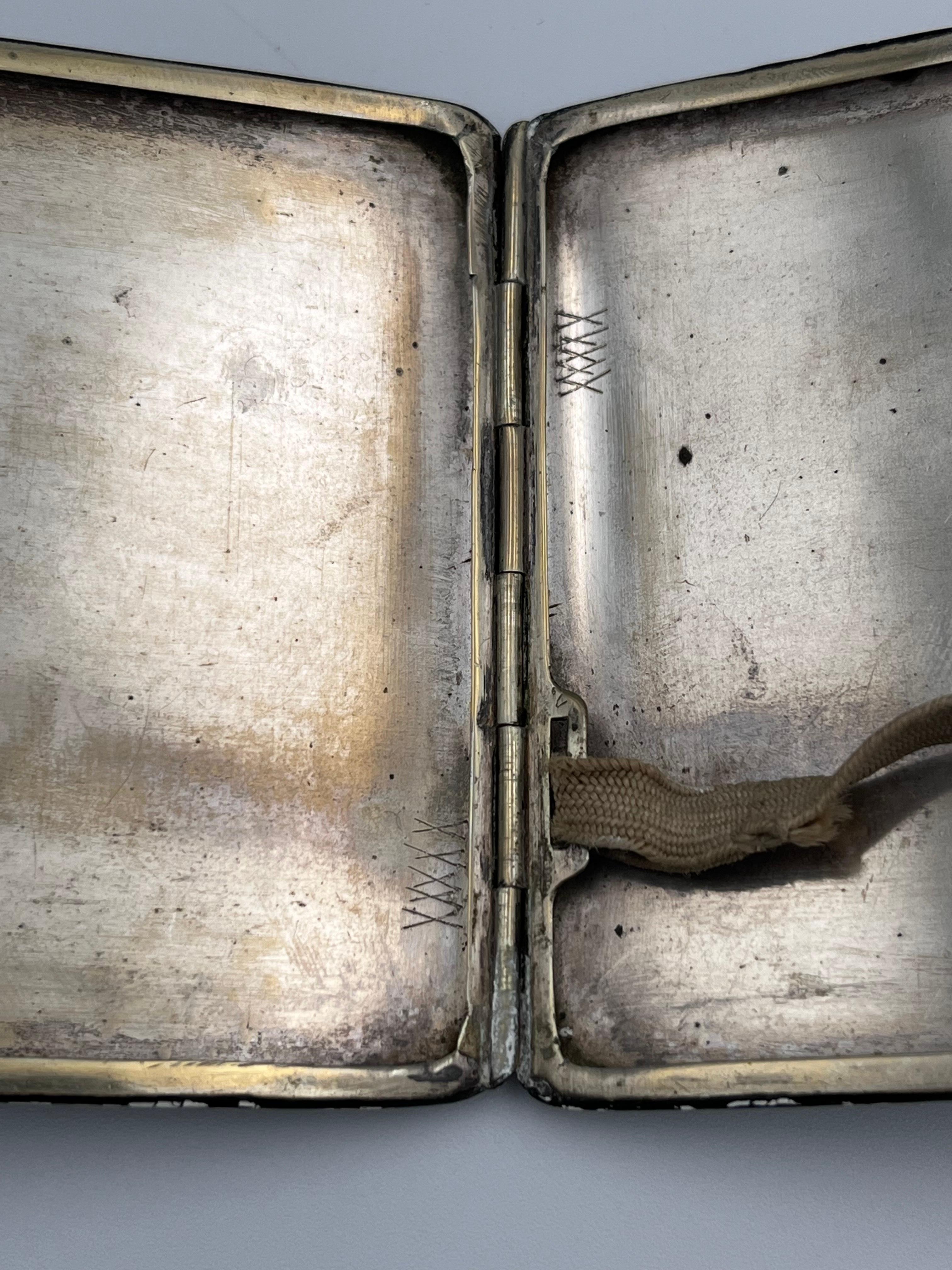 Rarísima pitillera Art Decó de 1930 con esmalte negro e incrustaciones de plata en venta 5