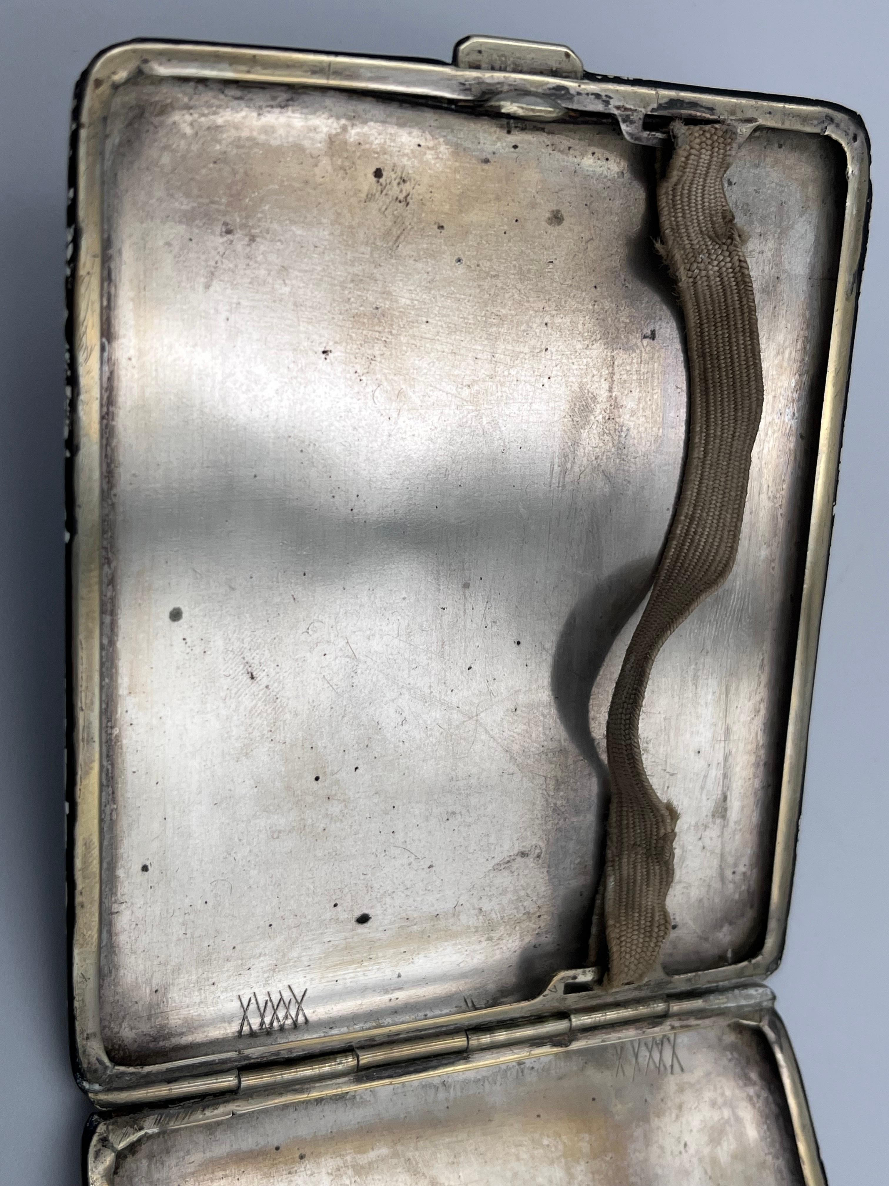 Rarísima pitillera Art Decó de 1930 con esmalte negro e incrustaciones de plata en venta 6