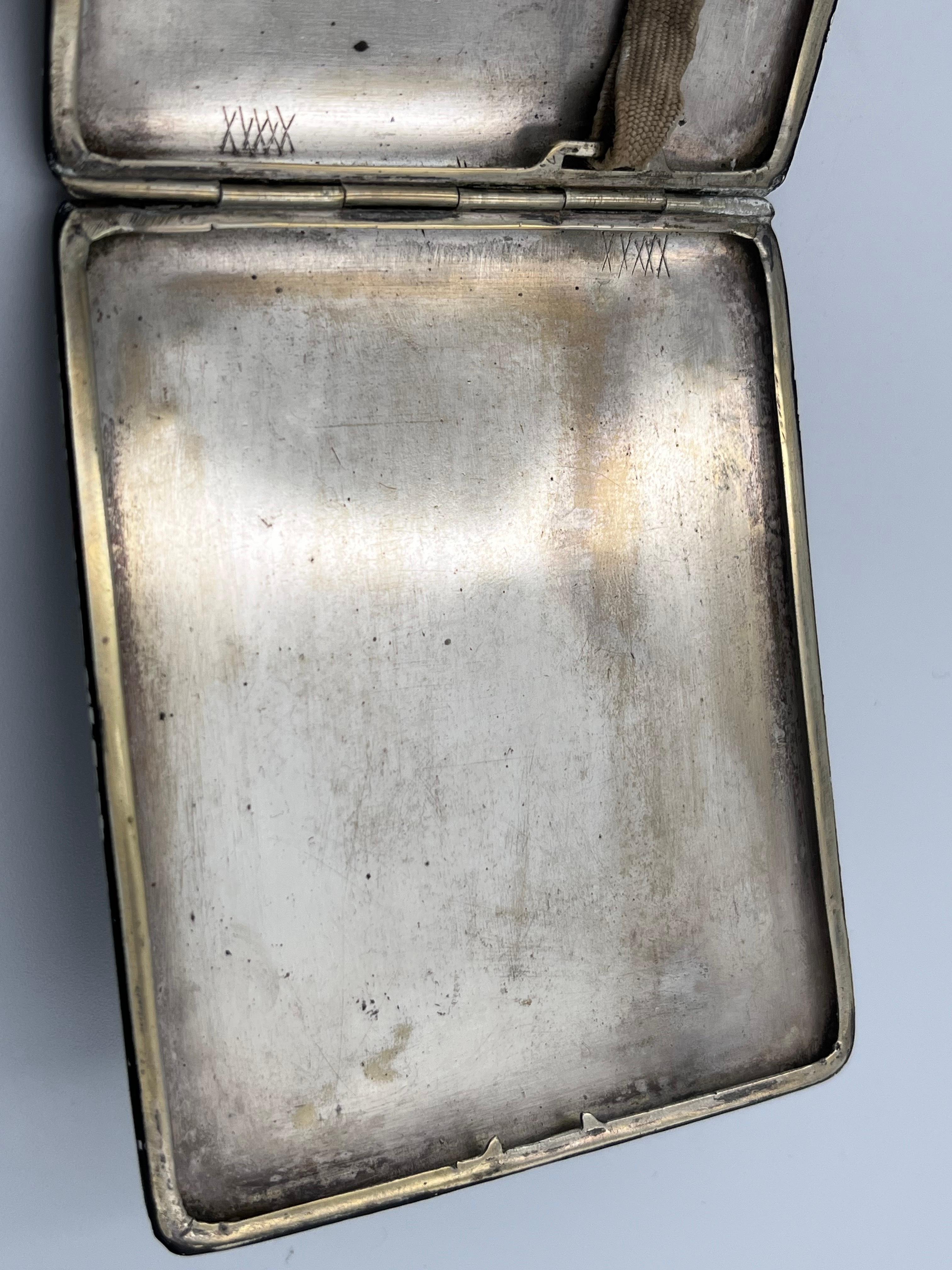 Rarísima pitillera Art Decó de 1930 con esmalte negro e incrustaciones de plata en venta 7