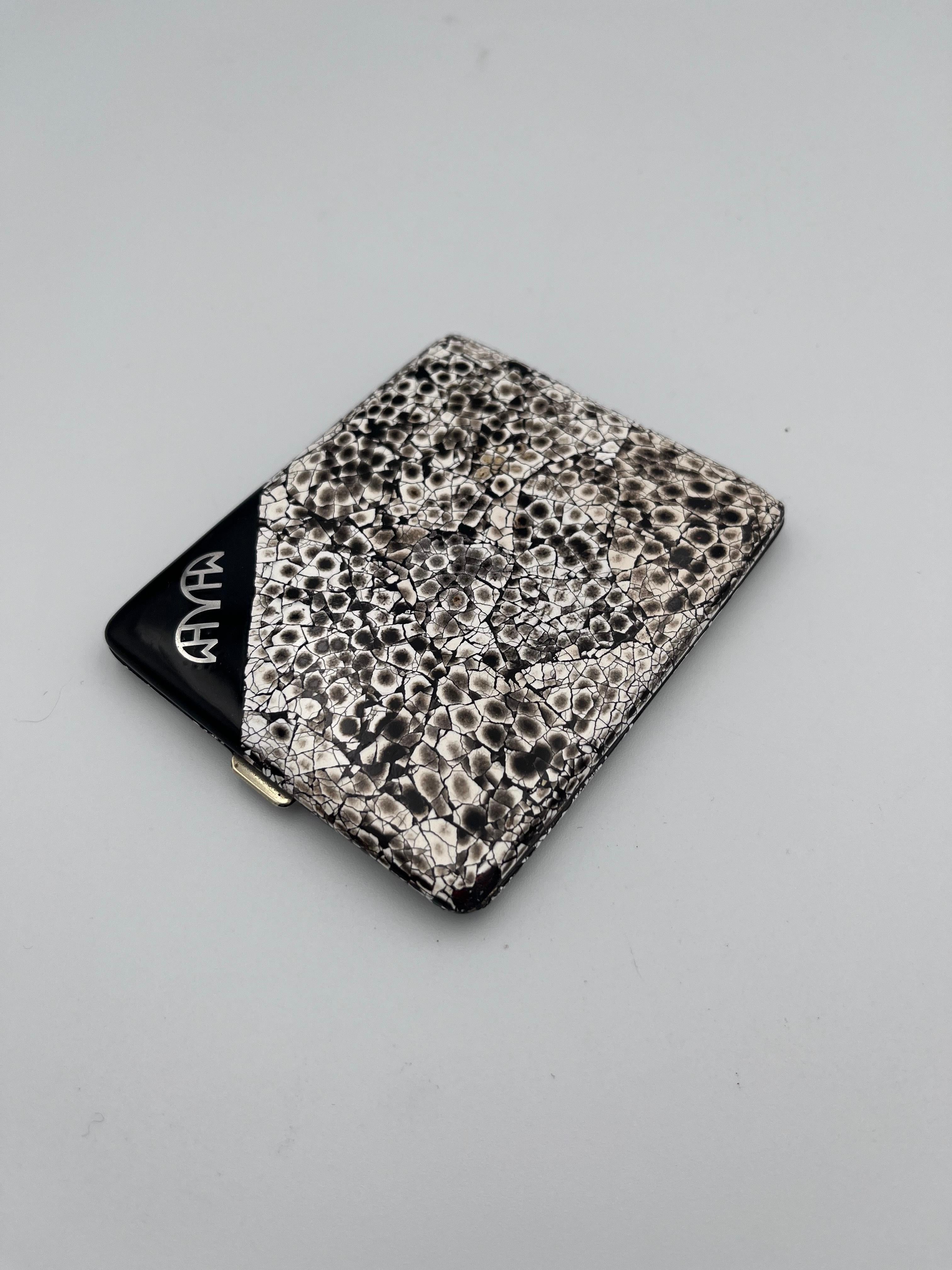 Rarísima pitillera Art Decó de 1930 con esmalte negro e incrustaciones de plata Esmaltado en venta