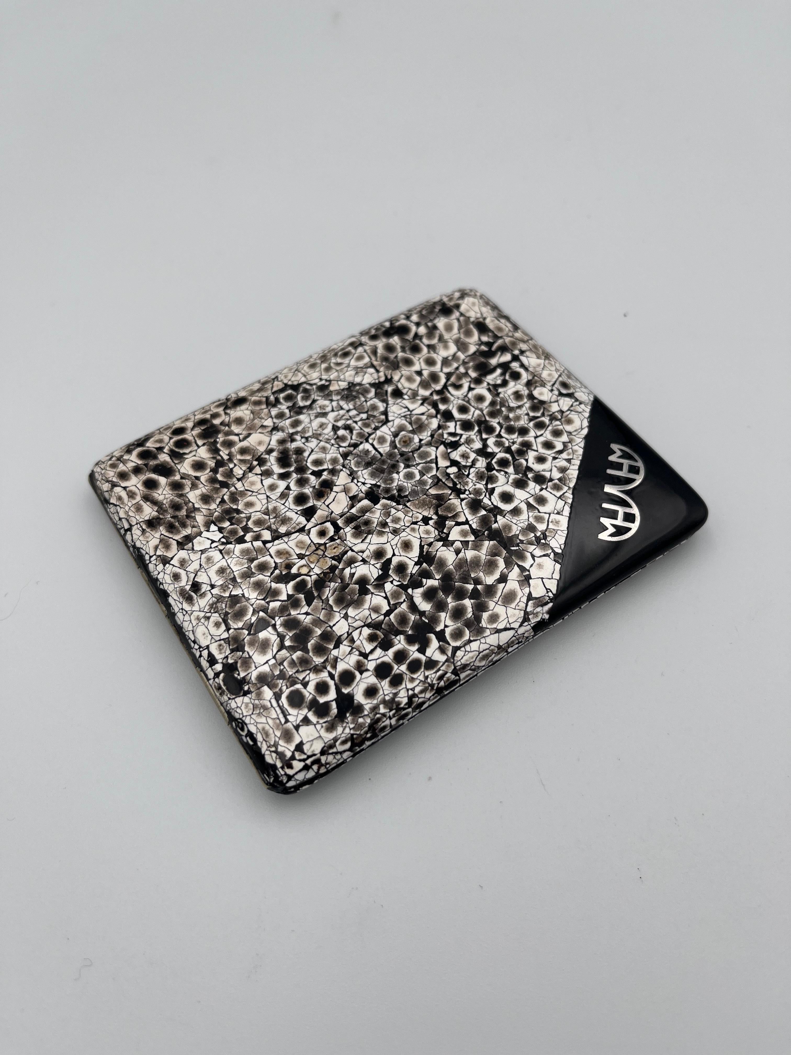 Rarísima pitillera Art Decó de 1930 con esmalte negro e incrustaciones de plata mediados del siglo XX en venta