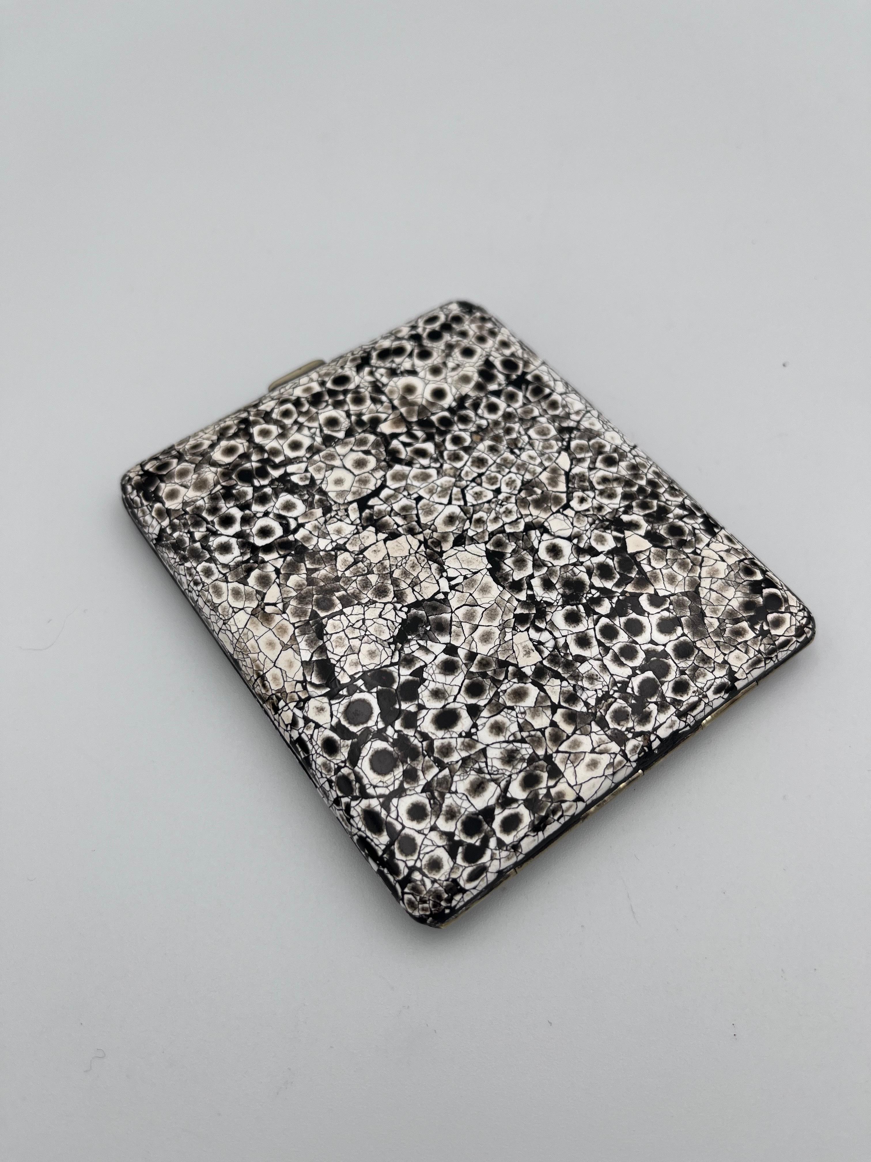 Rarísima pitillera Art Decó de 1930 con esmalte negro e incrustaciones de plata en venta 1