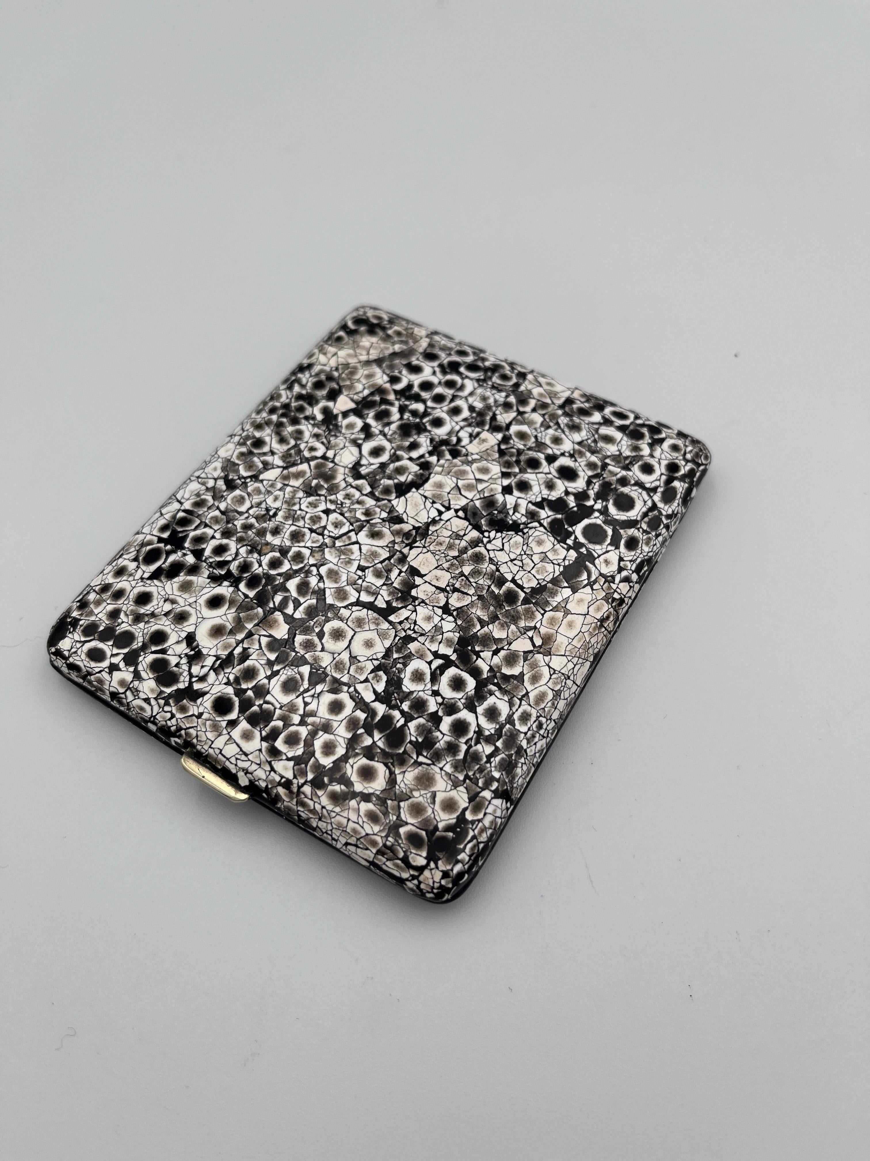 Rarísima pitillera Art Decó de 1930 con esmalte negro e incrustaciones de plata en venta 2