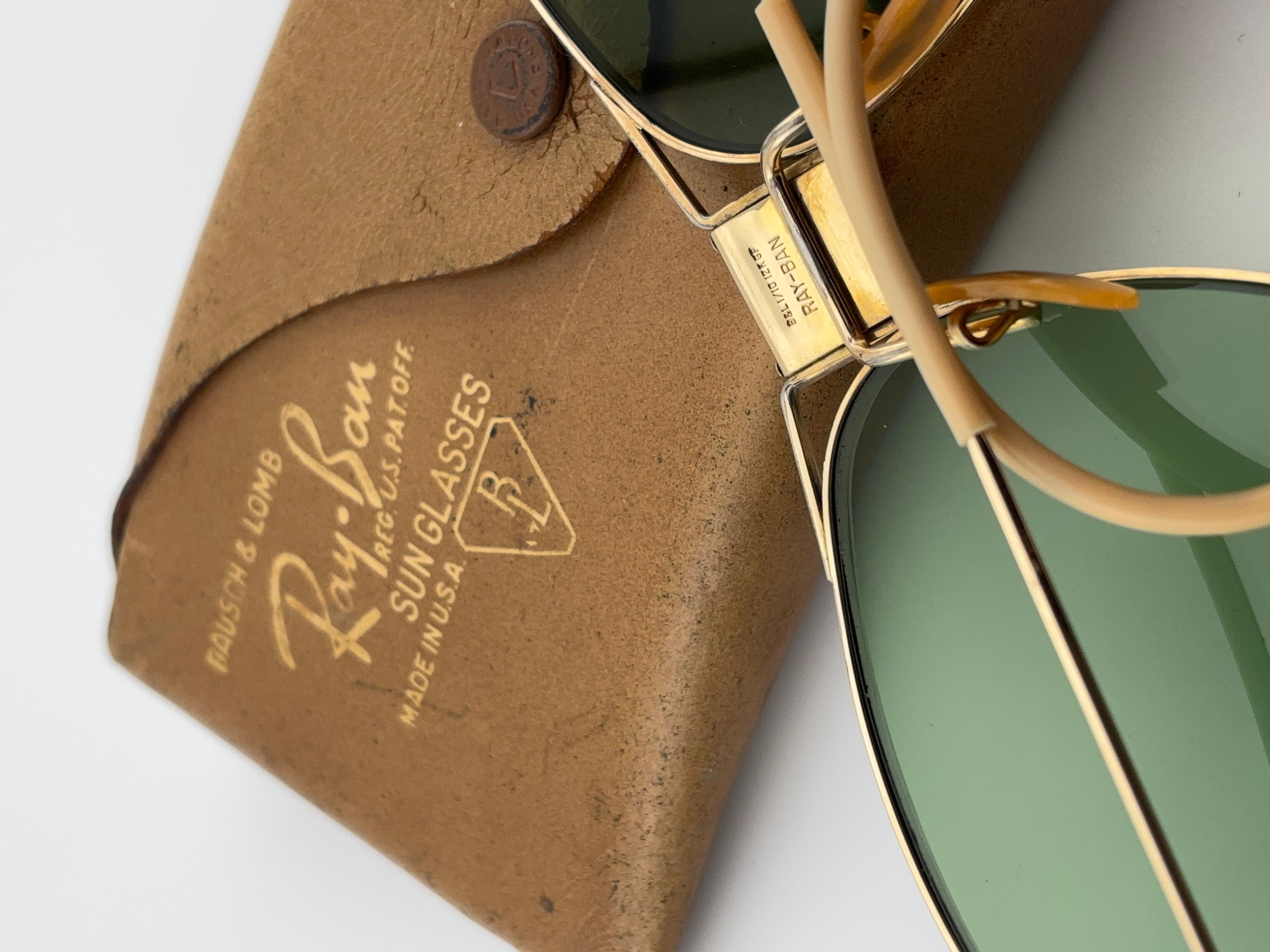 Marrone Rarissimi occhiali da sole Bausch & Lomb Ray Ban Classic con cerniera in oro degli anni '40 in vendita
