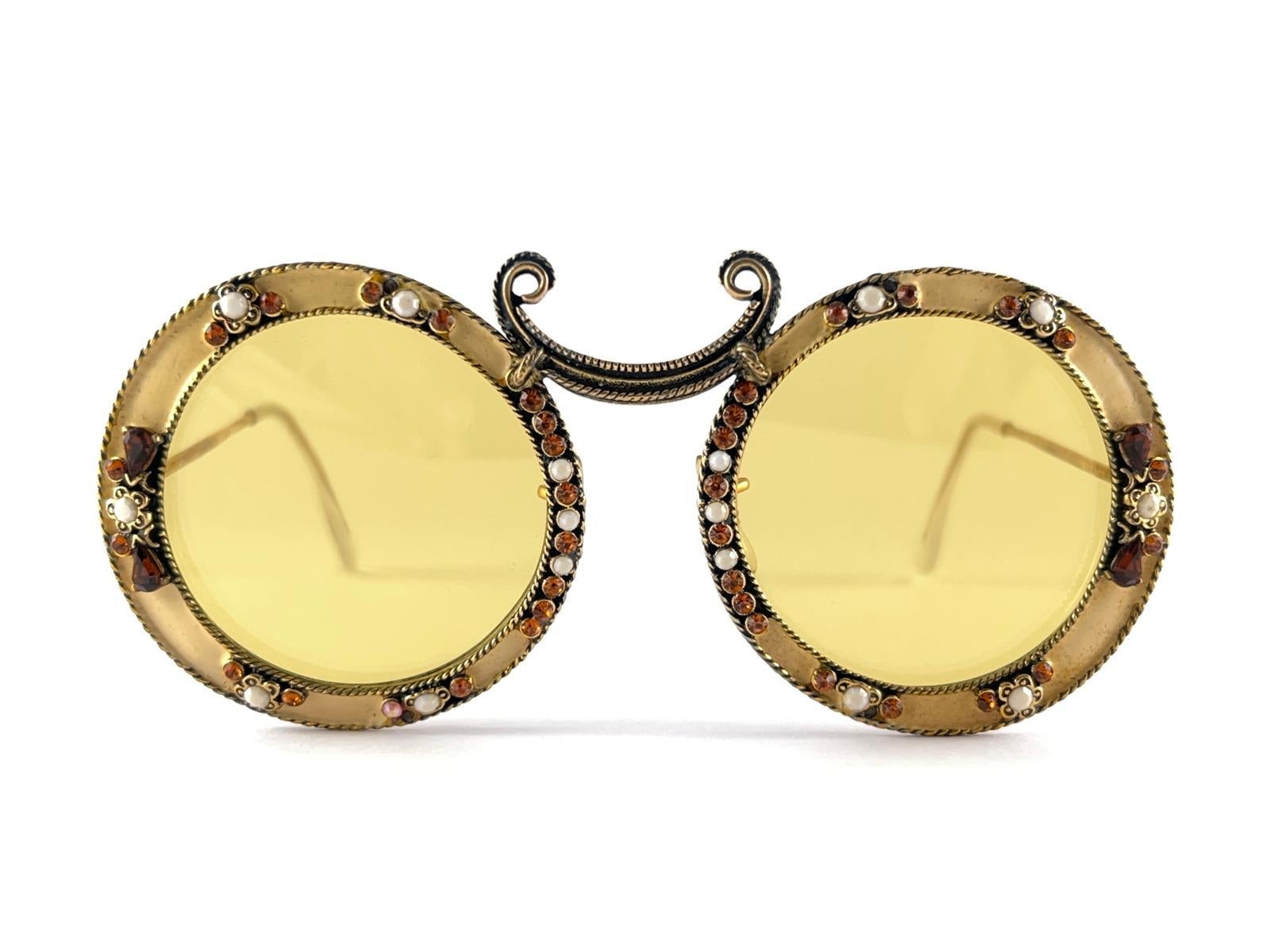Ultra Rare 1960 Christian Dior Emaille-Anhänger & Armband Archive Dior Sonnenbrille im Zustand „Hervorragend“ im Angebot in Baleares, Baleares