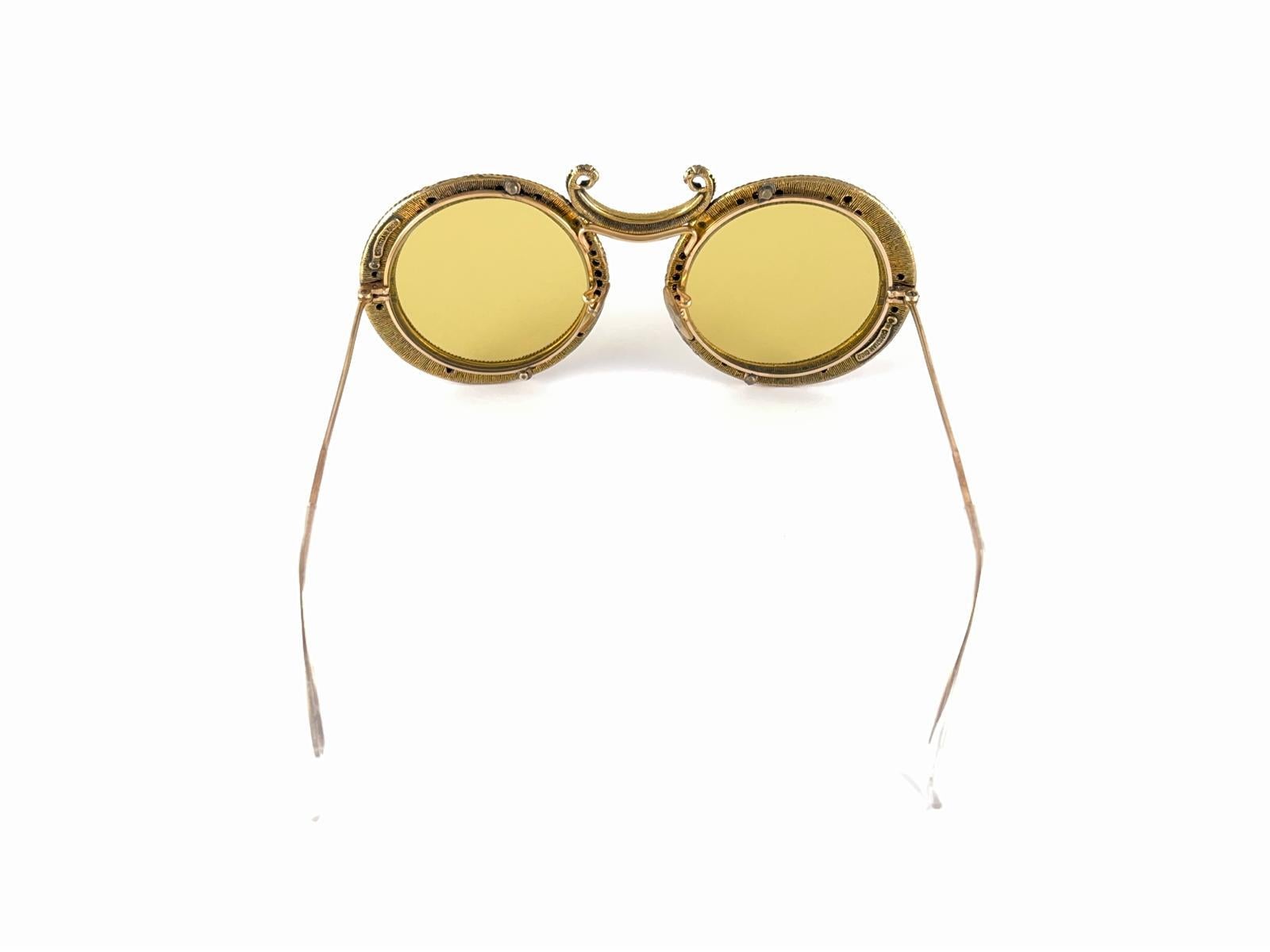 Ultra Rare 1960 Christian Dior Emaille-Anhänger & Armband Archive Dior Sonnenbrille im Angebot 3