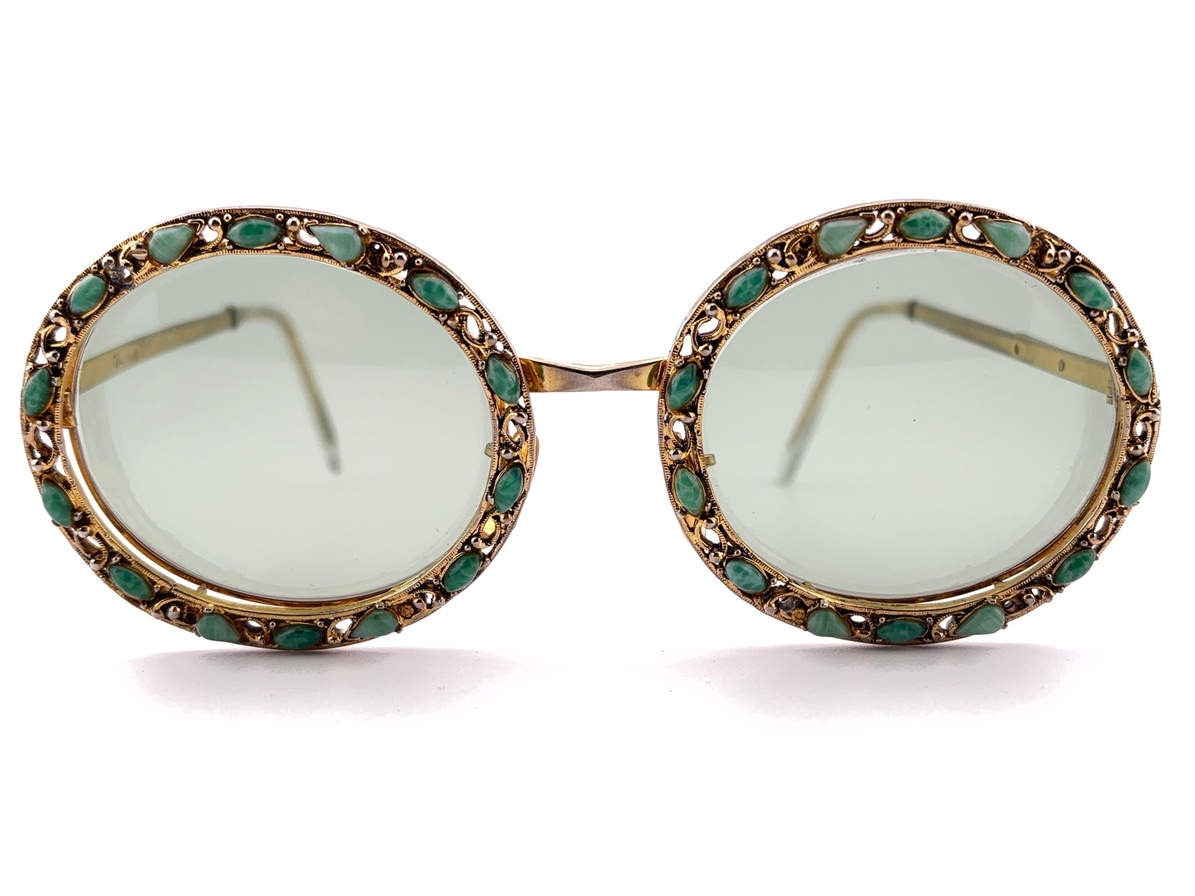Ultra Rare 1960 Christian Dior Tura Jewelled Green Gems Frame Archive Sunglasses en vente 7