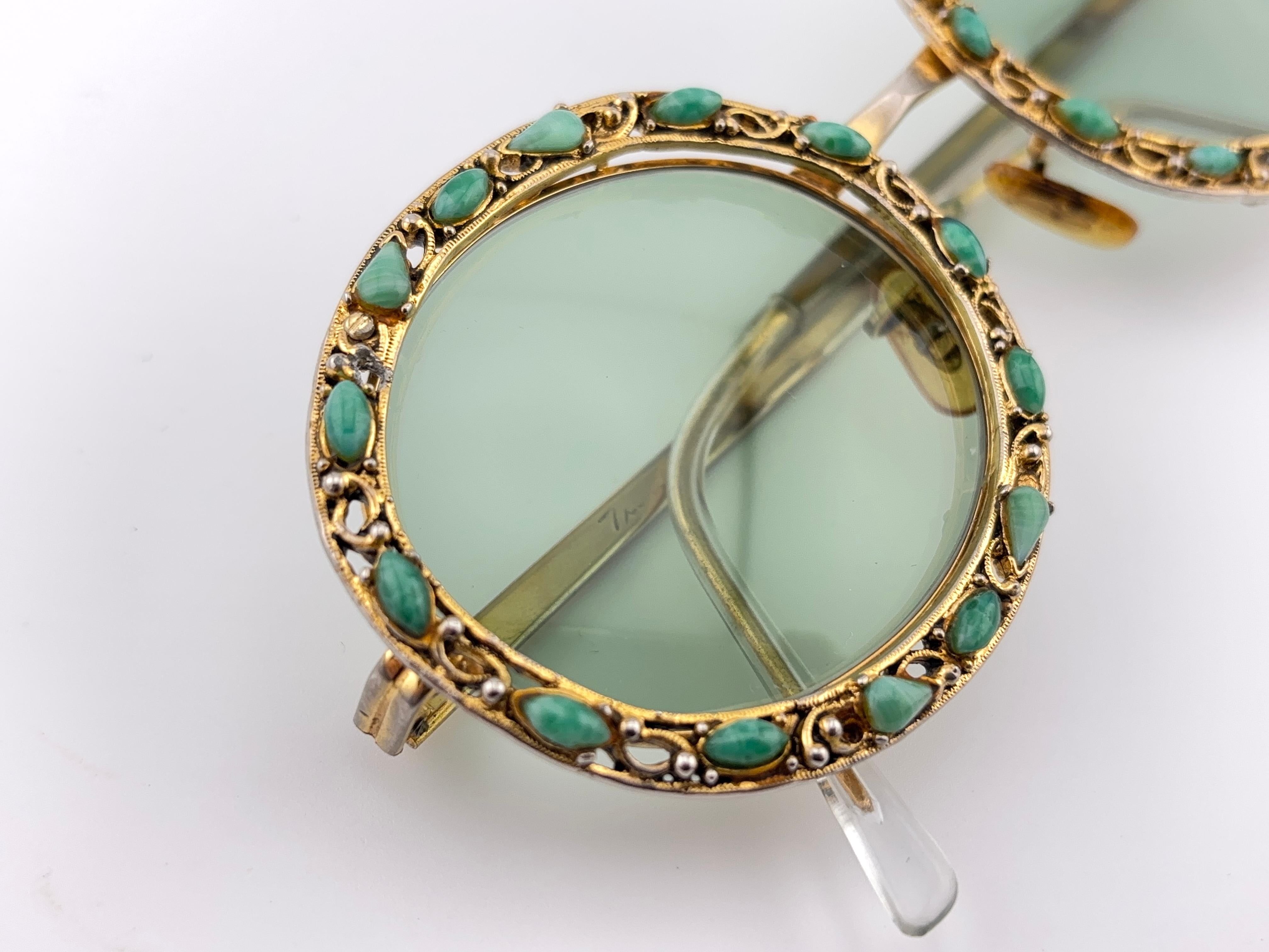 Ultra Rare 1960 Christian Dior Tura Jewelled Green Gems Frame Archive Sunglasses Excellent état - En vente à Baleares, Baleares