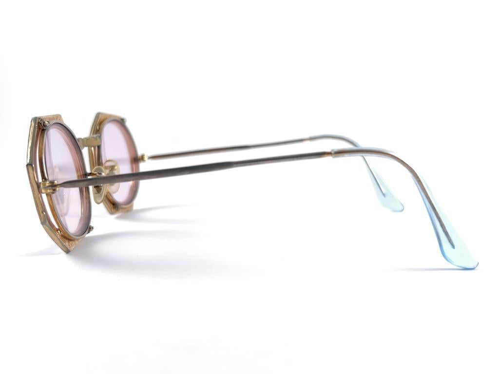 Gris Lunettes de soleil d'archives Dior Tura Octogon 104 à monture rouge, blanche et bleue, ultra rare, 1960 en vente