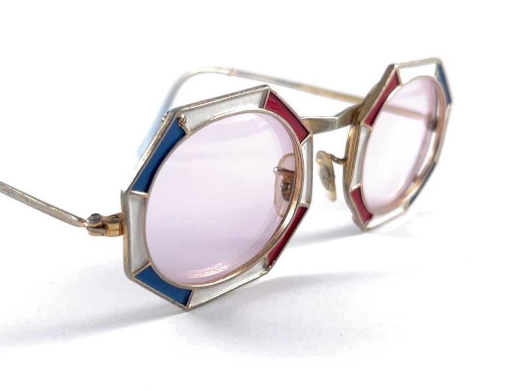 Lunettes de soleil d'archives Dior Tura Octogon 104 à monture rouge, blanche et bleue, ultra rare, 1960 en vente 3