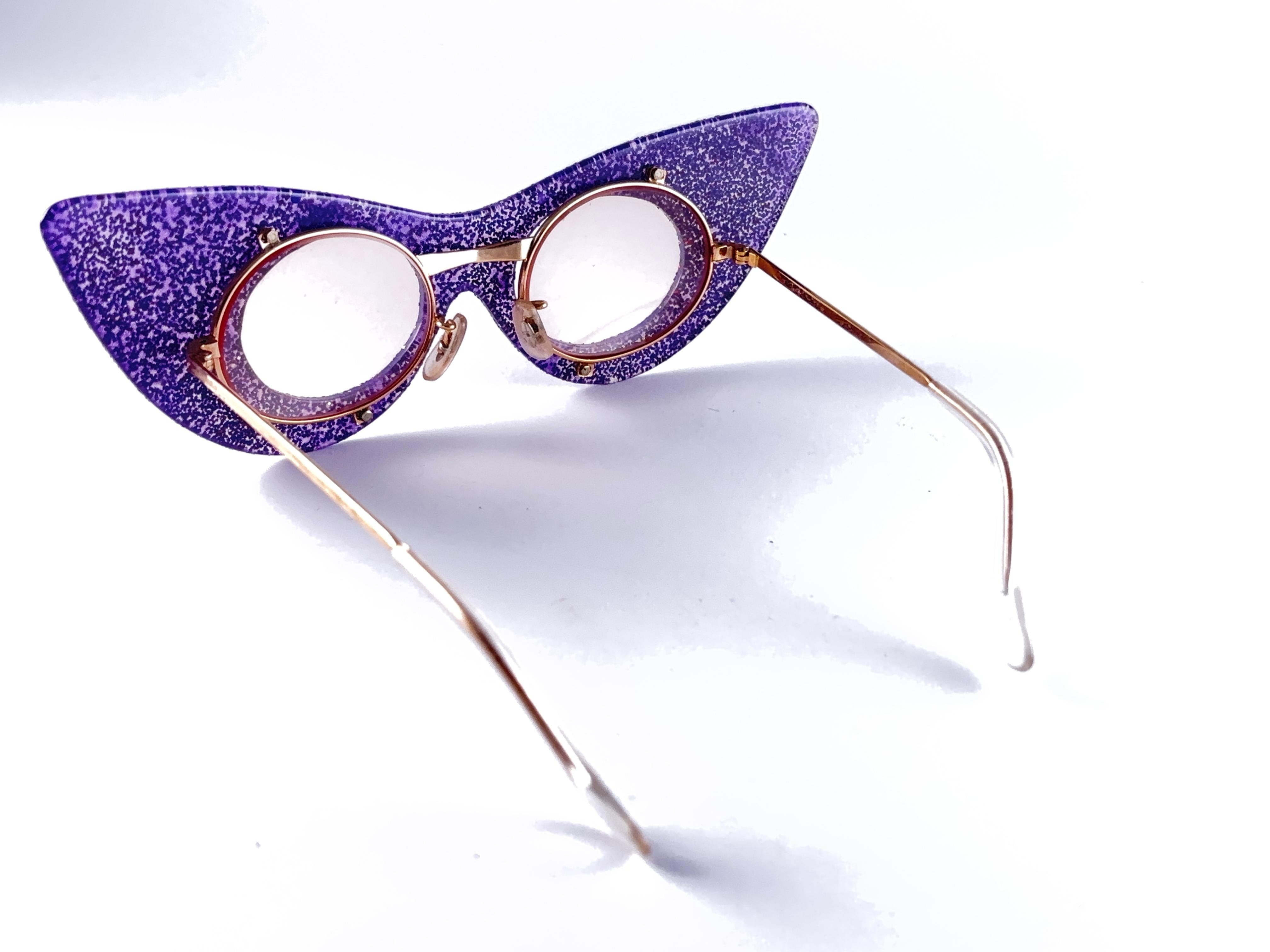 Viola Occhiali da sole ultra rari Tura Disco Mask Model No. degli anni '60 con montatura accentuata in vendita