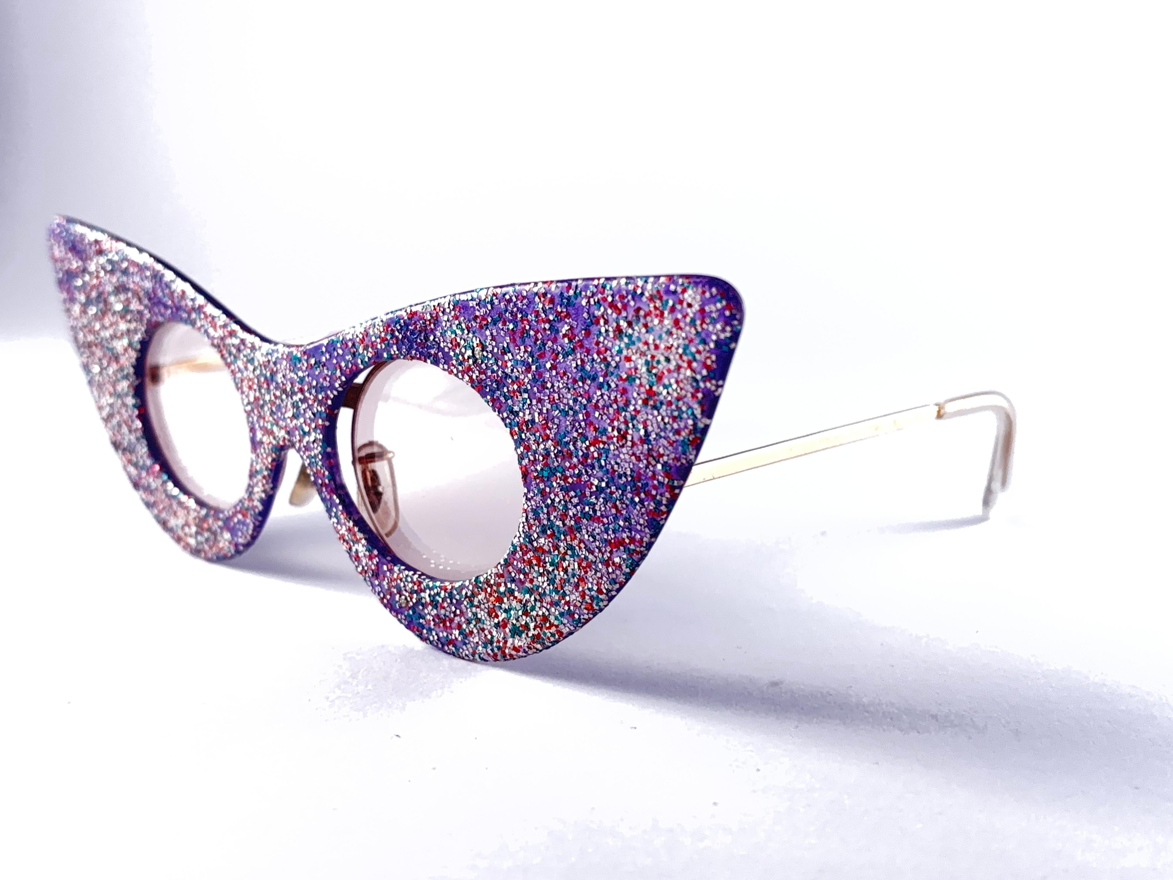 Occhiali da sole ultra rari Tura Disco Mask Model No. degli anni '60 con montatura accentuata in vendita 1