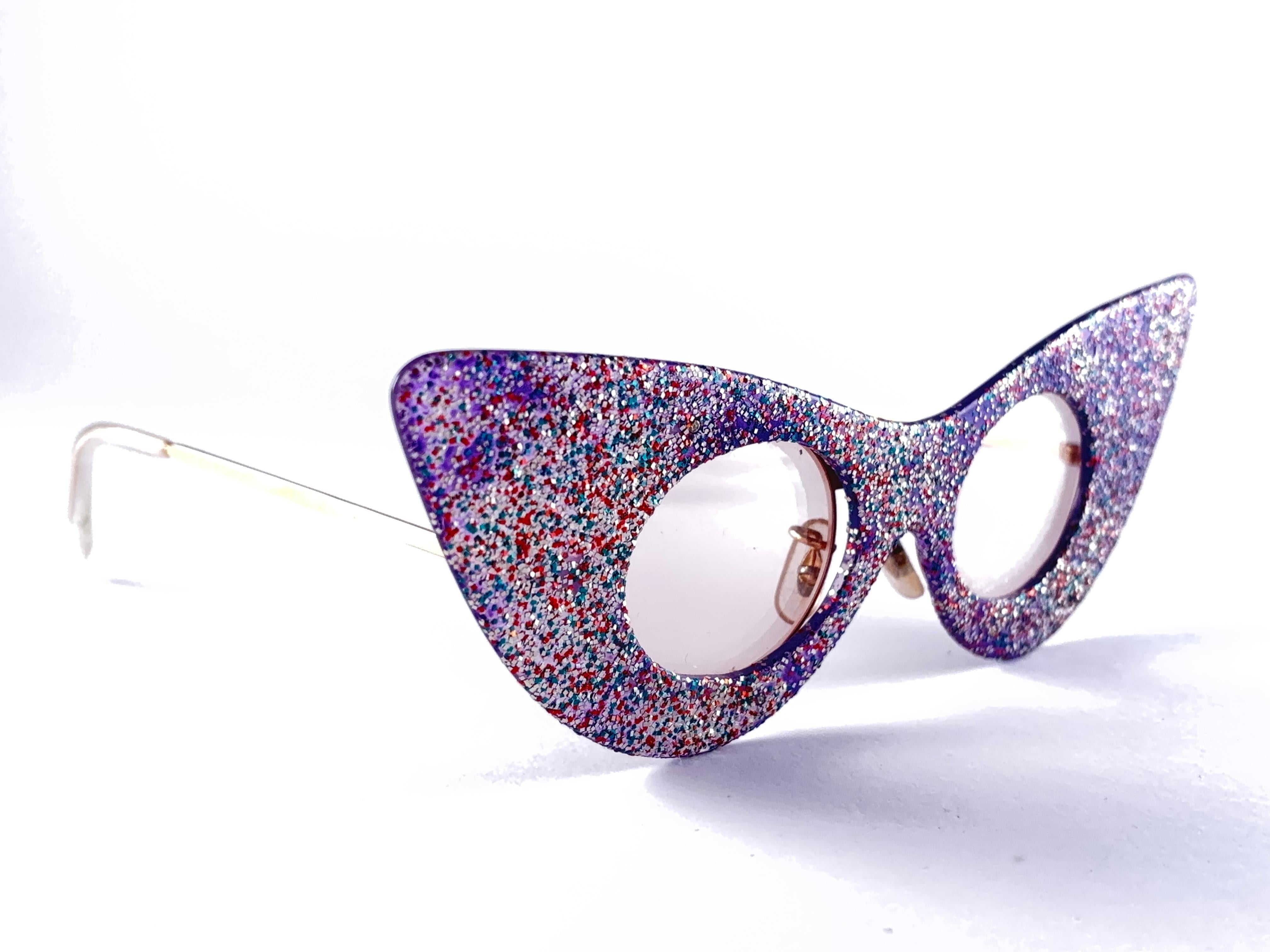 Occhiali da sole ultra rari Tura Disco Mask Model No. degli anni '60 con montatura accentuata in vendita 2