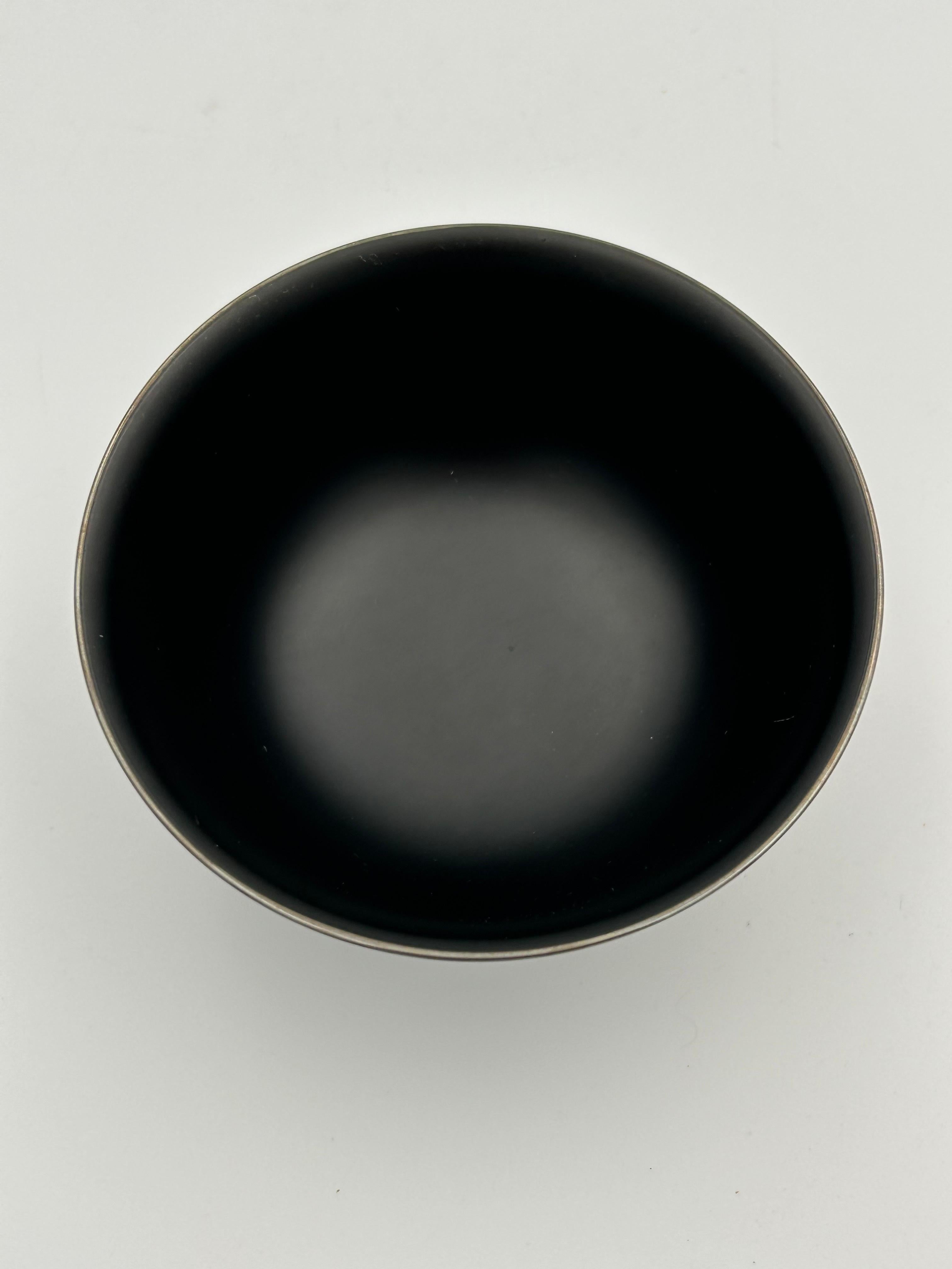 Metà XX secolo Ultra raro 1963 Reed and Barton Black Enamel Paul Revere Bowl 101 by John Prip in vendita