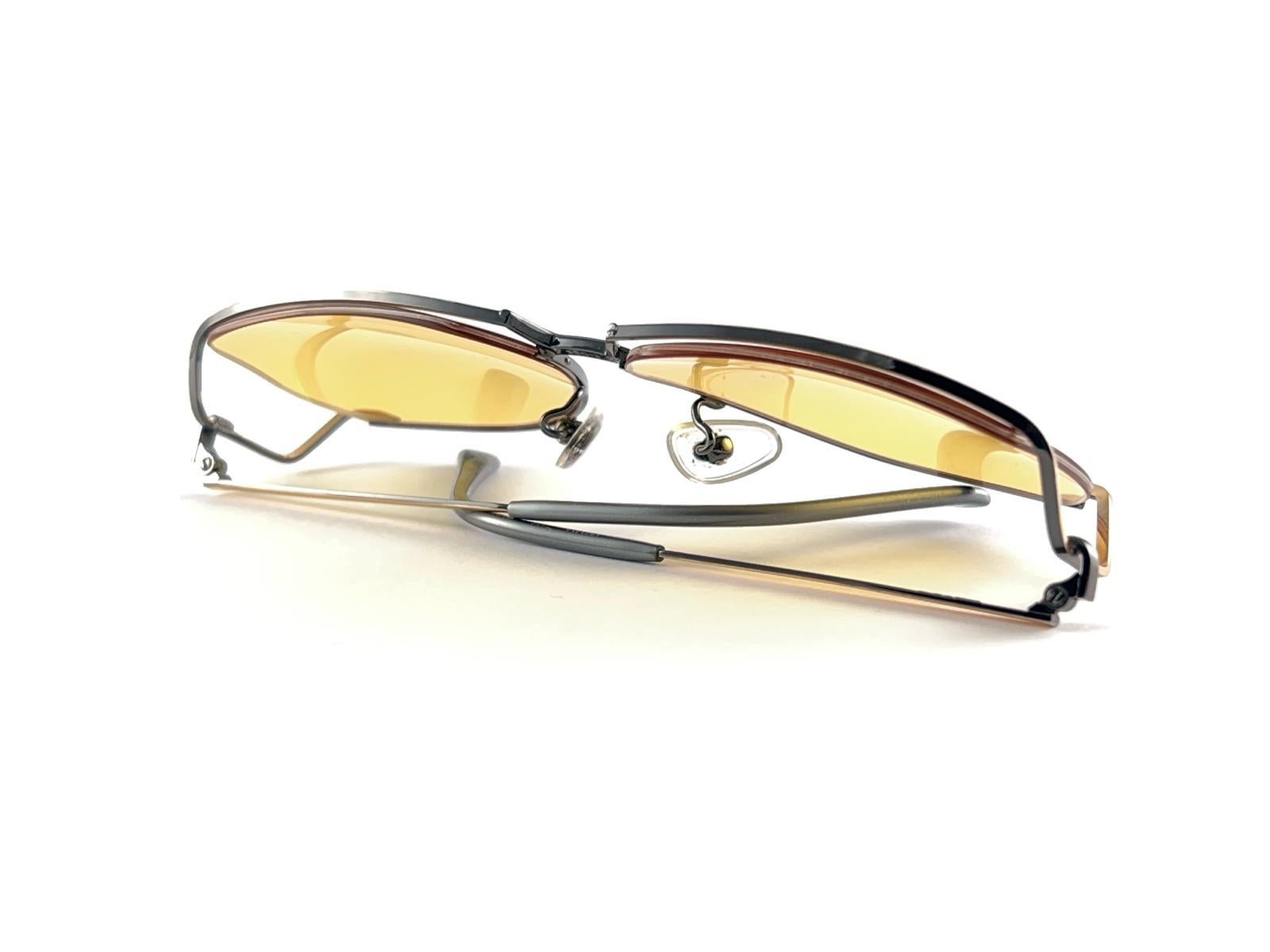 Ultra Rare 1970er Tura 425 übergroße Sonnenbrille in Übergröße aus Dunkelsilber und Gold mit gelben Linsen im Angebot 10