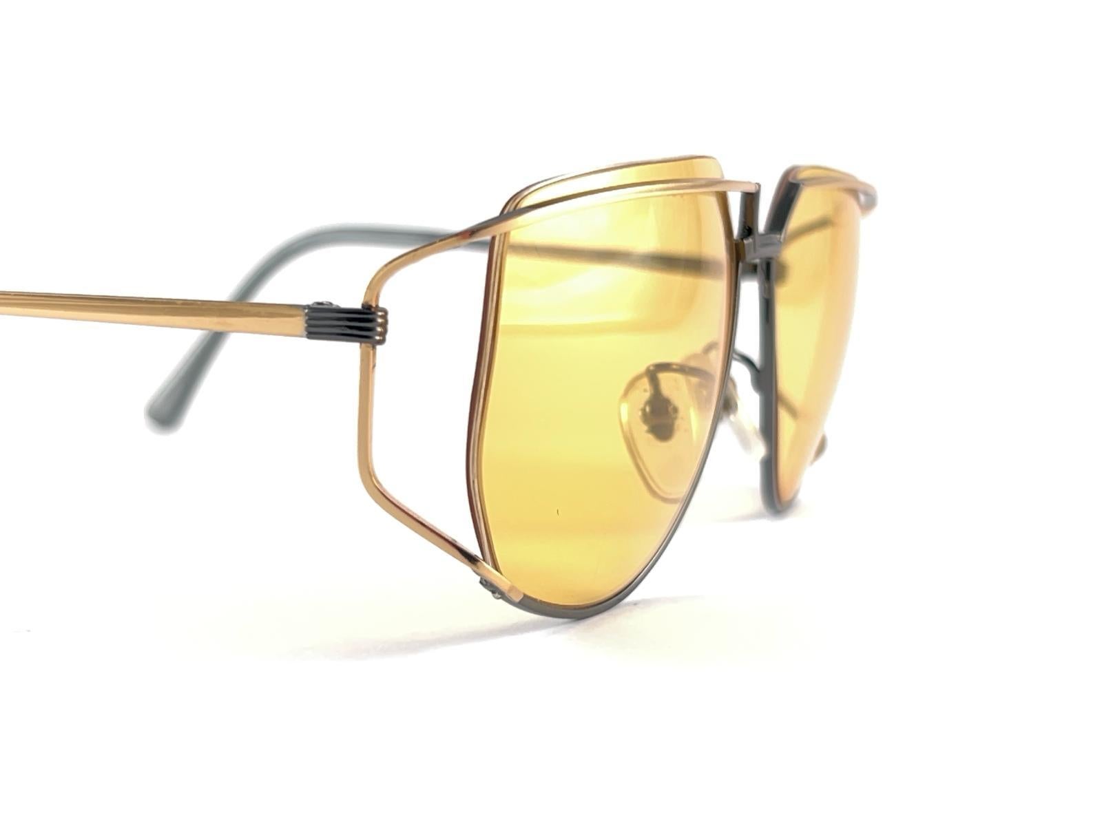 Ultra Rare 1970's Tura 425 Oversized Dark Silver & Gold Yellow Lenses Sunglasses For Sale 4