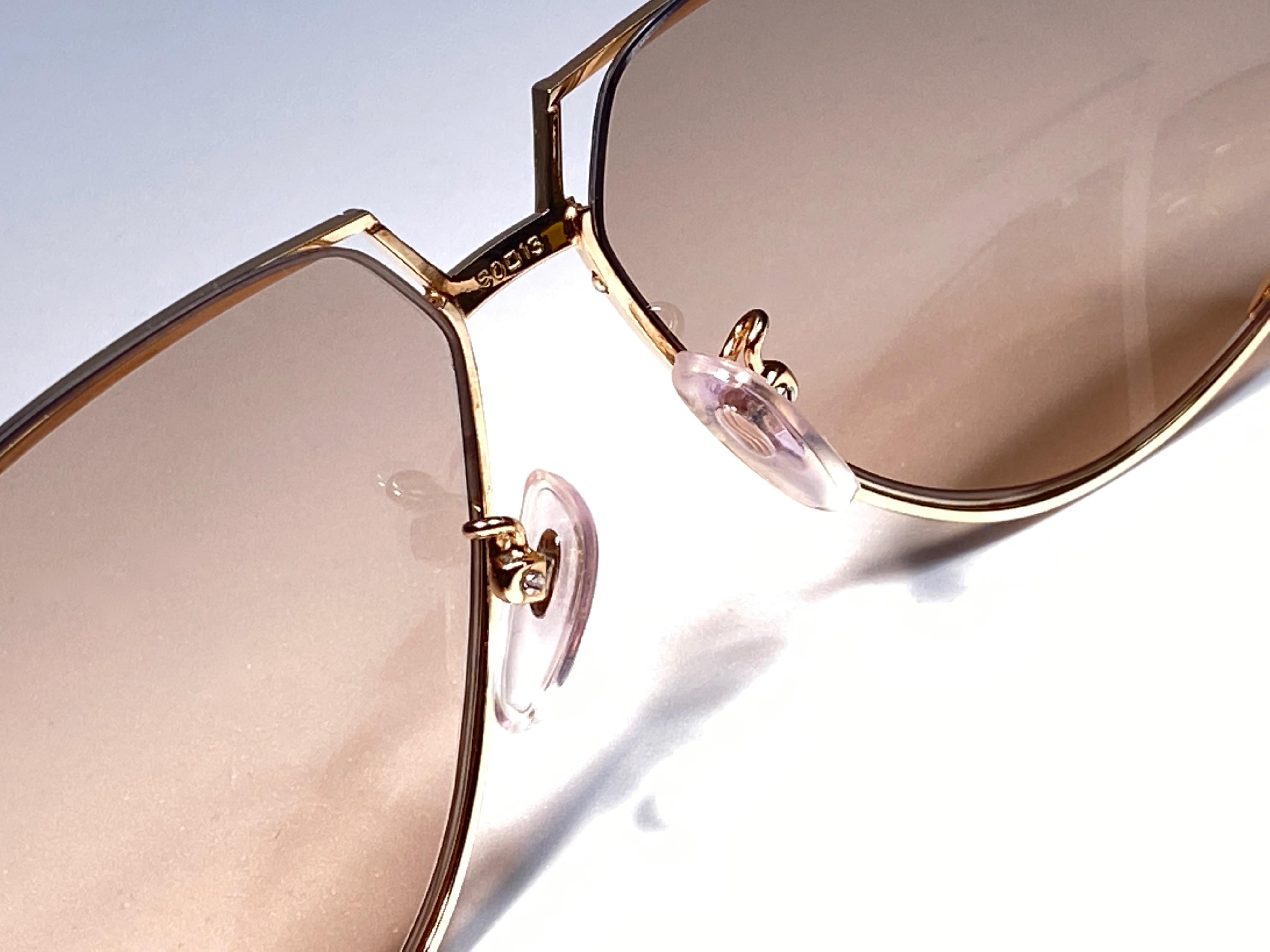 Women's Ultra Rare 1970's Tura 425 Oversized Gold & White Light Lenses Sunglasses For Sale