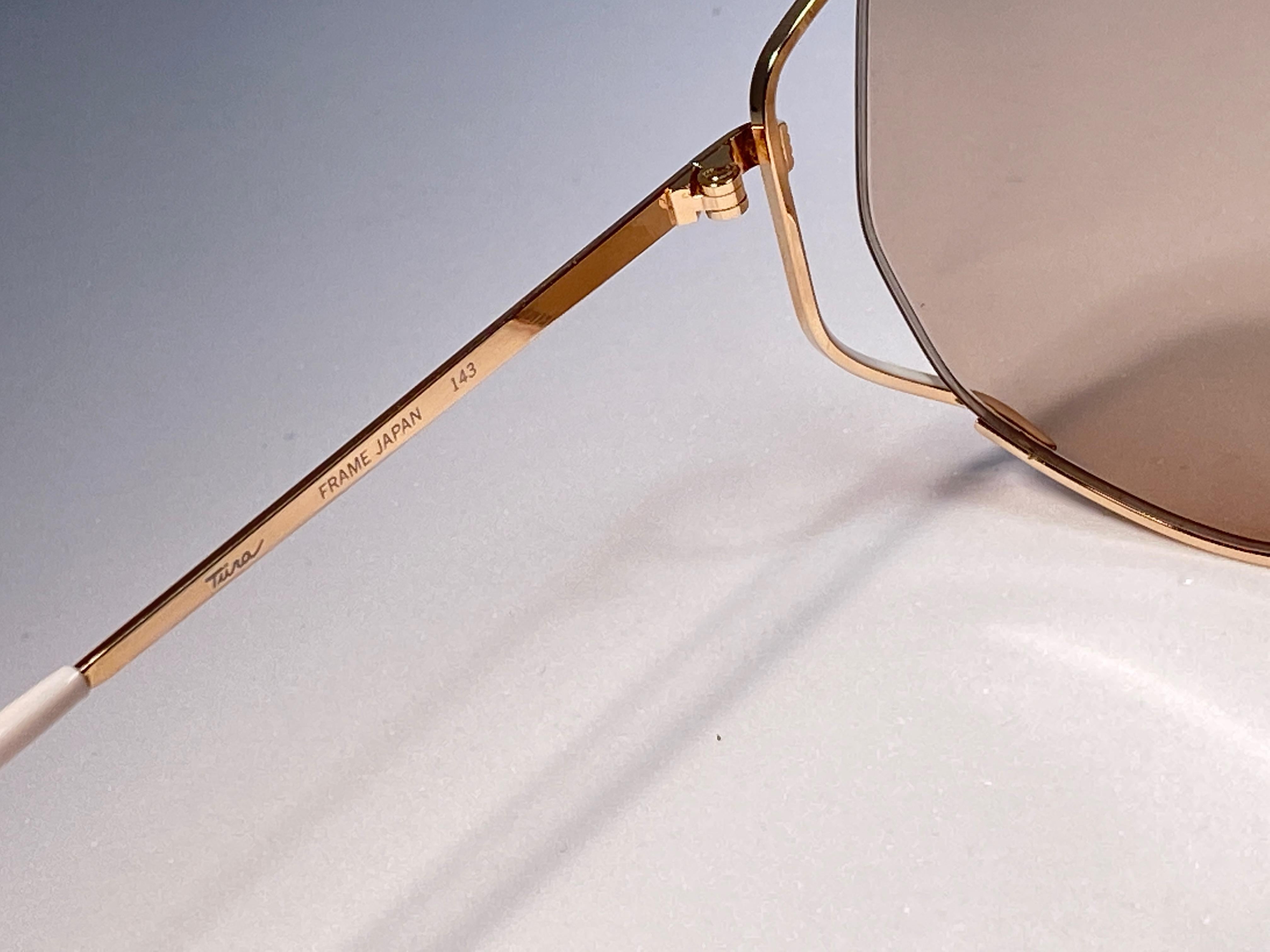 Lunettes de soleil Tura 425 surdimensionnées à lunettes blanches et dorées, ultra rares, années 1970 en vente 2