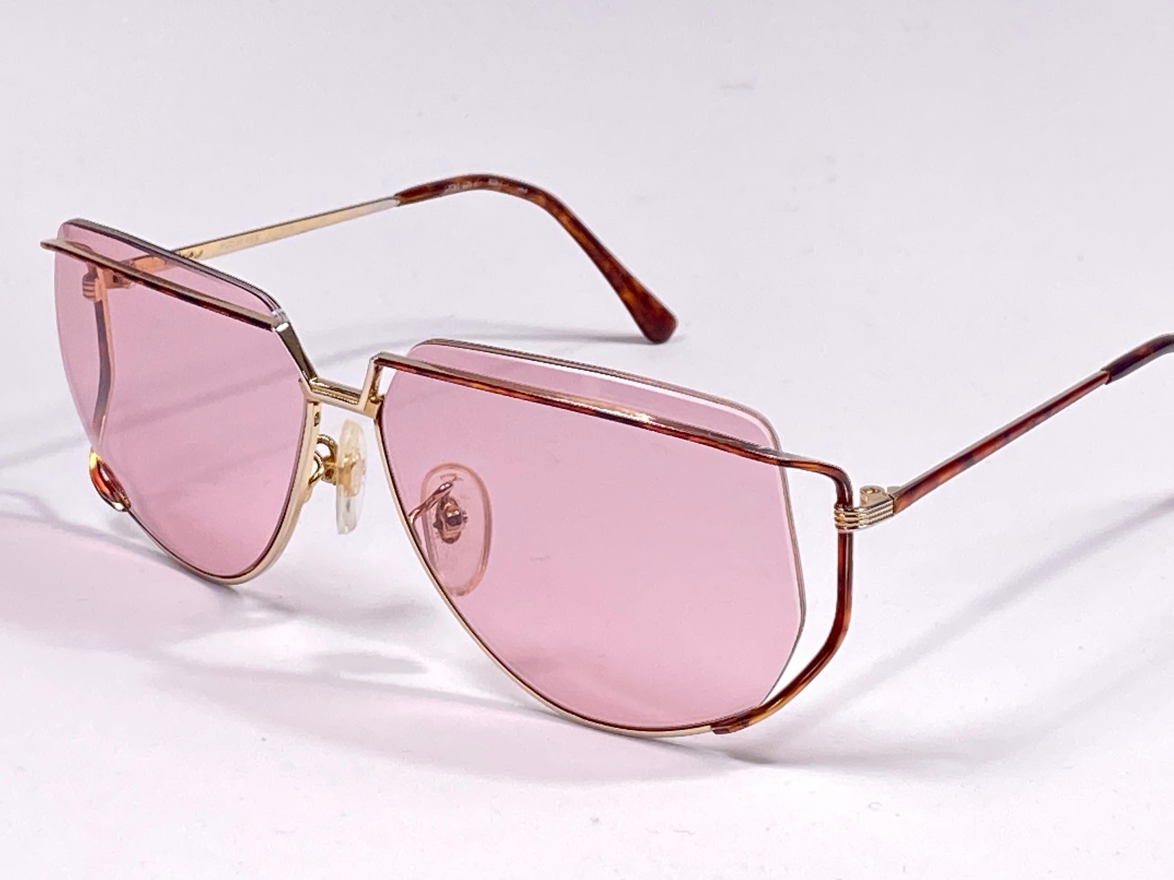 Ultra Rare 1970's Tura 425 Oversized Tortoise Gold Light Lenses Sunglasses In Excellent Condition In Baleares, Baleares