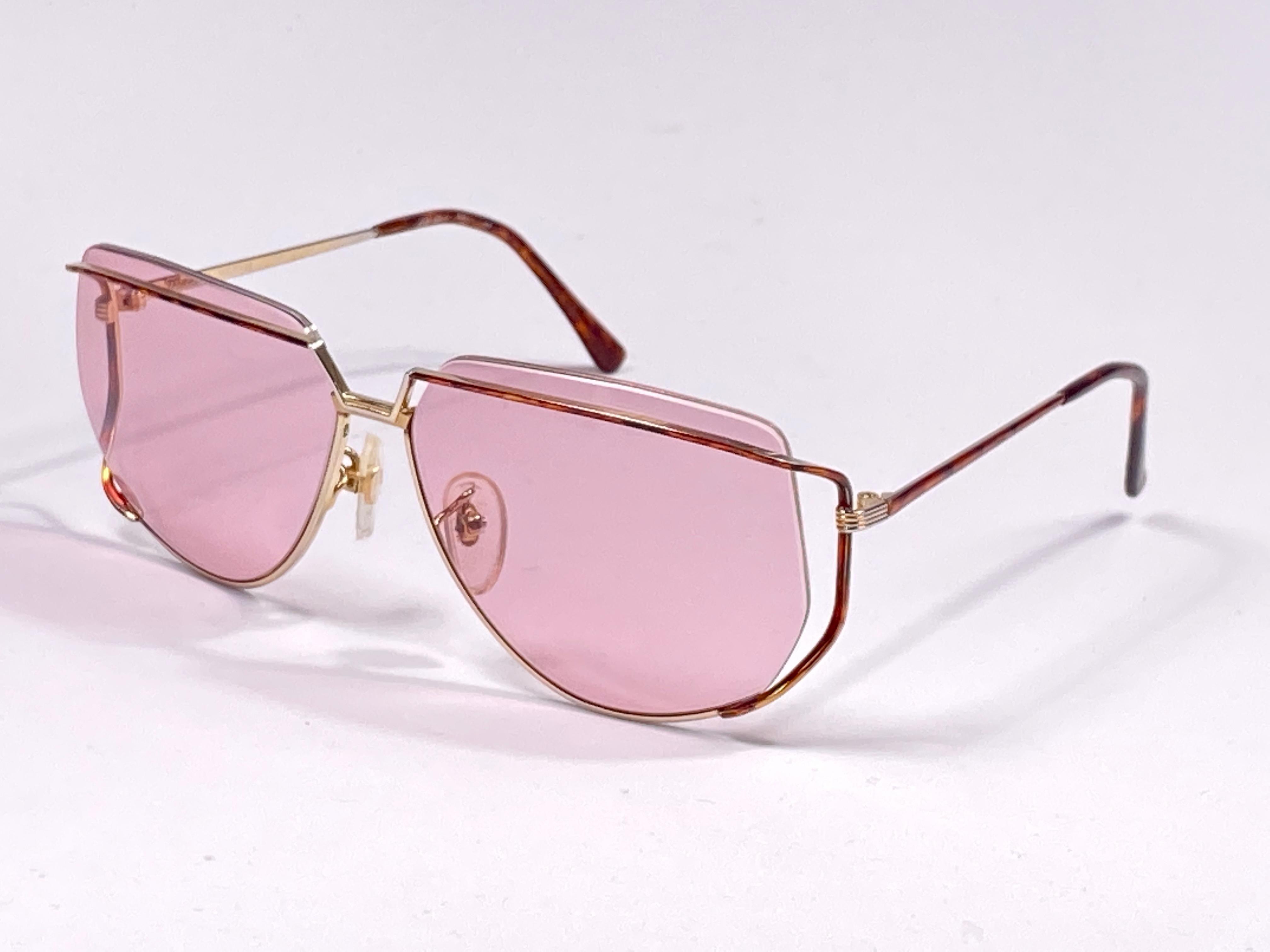 Women's Ultra Rare 1970's Tura 425 Oversized Tortoise Gold Light Lenses Sunglasses