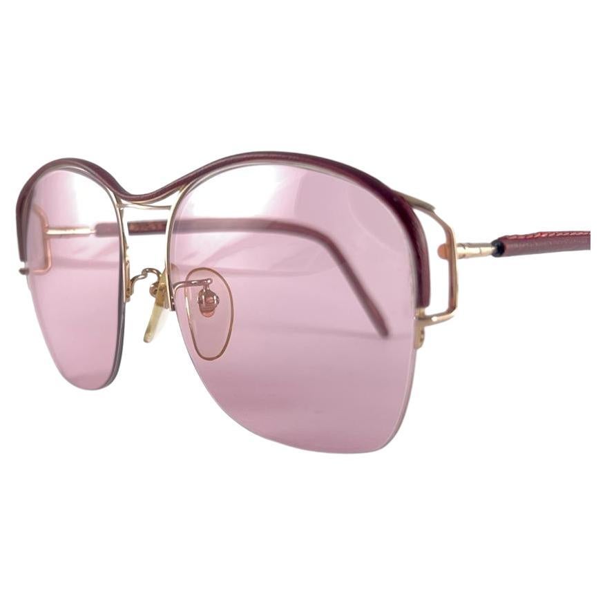 Ultra Rare 1970's Tura 450 Half Frame Burgundy Leder Rosa Gläser Sonnenbrille im Angebot