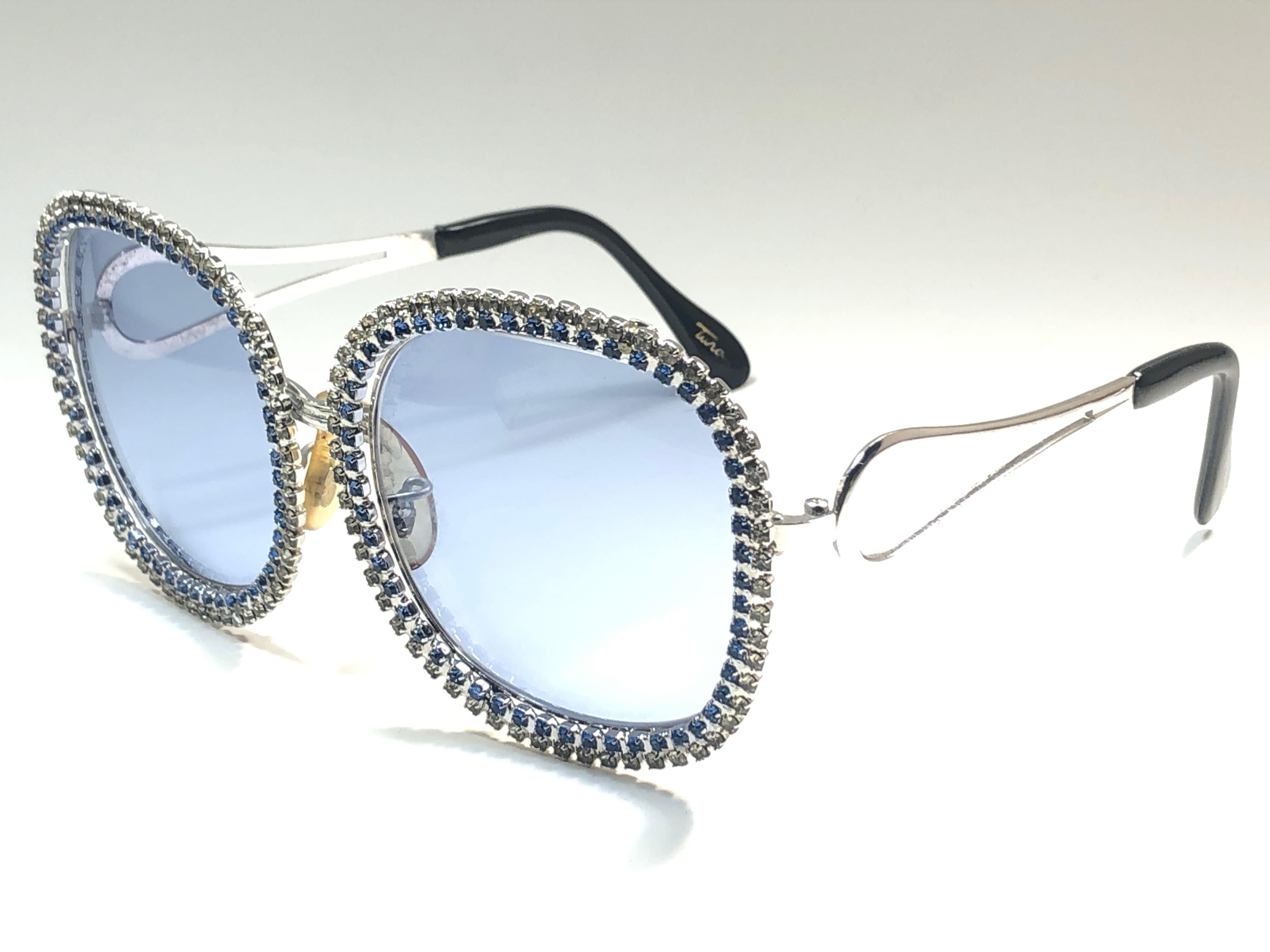 Ultra Rare 1970's Tura Bejewel Oversized Blue Light Lenses Sunglasses en vente 2