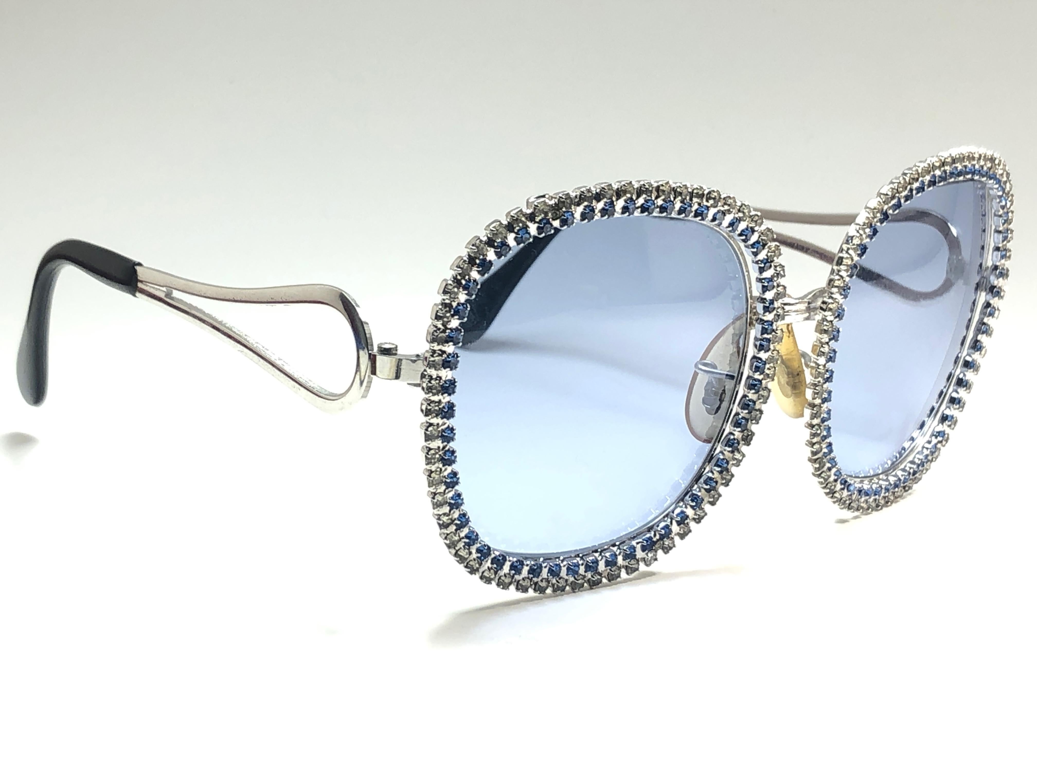Ultra Rare 1970's Tura Bejewel Oversized Blue Light Lenses Sunglasses en vente 4