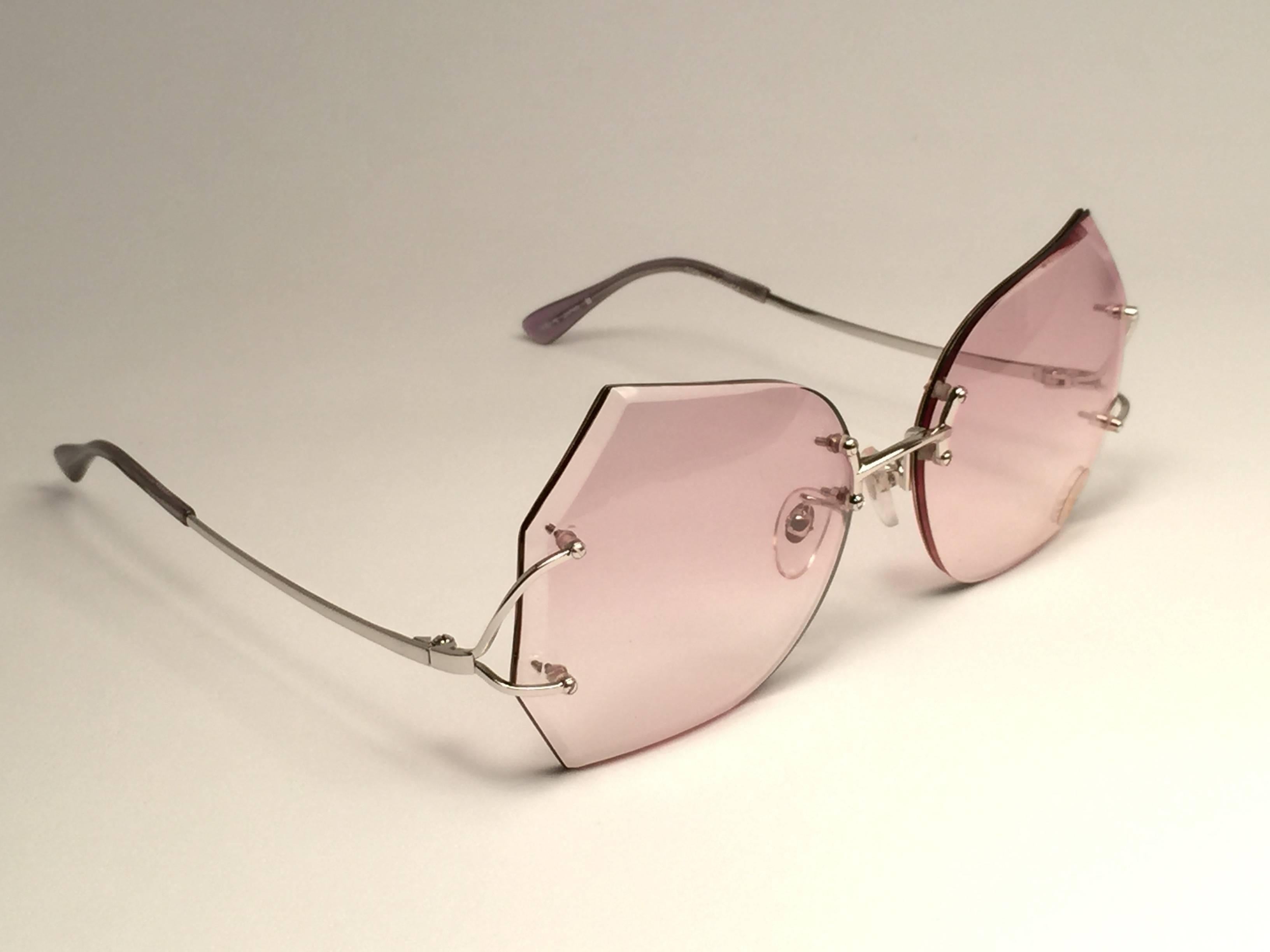 Ultra rare rimless sunglasses circa 1970's by Tura.  

This is a seldom and rare piece not only for its aesthetic value but for its importance in the sunglasses and fashion history.   

Please notice this item its nearly 50 years old and has been on