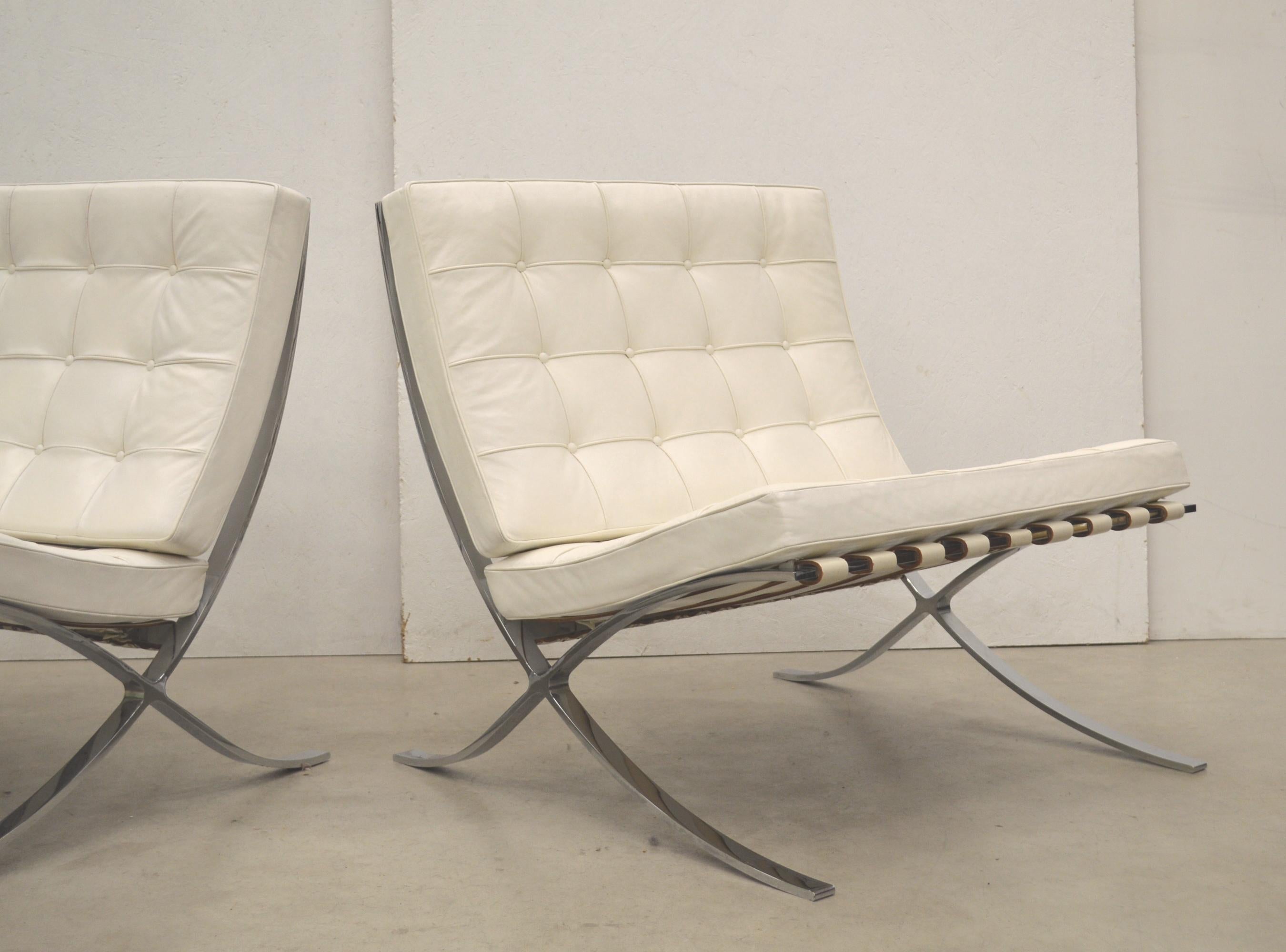 These very rare Barcelona chairs were designed by Mies van der Rohe in 1929 and produced by Knoll in 1981 for the 30th anniversary of Knoll International. 

With this backround, Knoll produced in 1981 a very rare limited edition of only 100