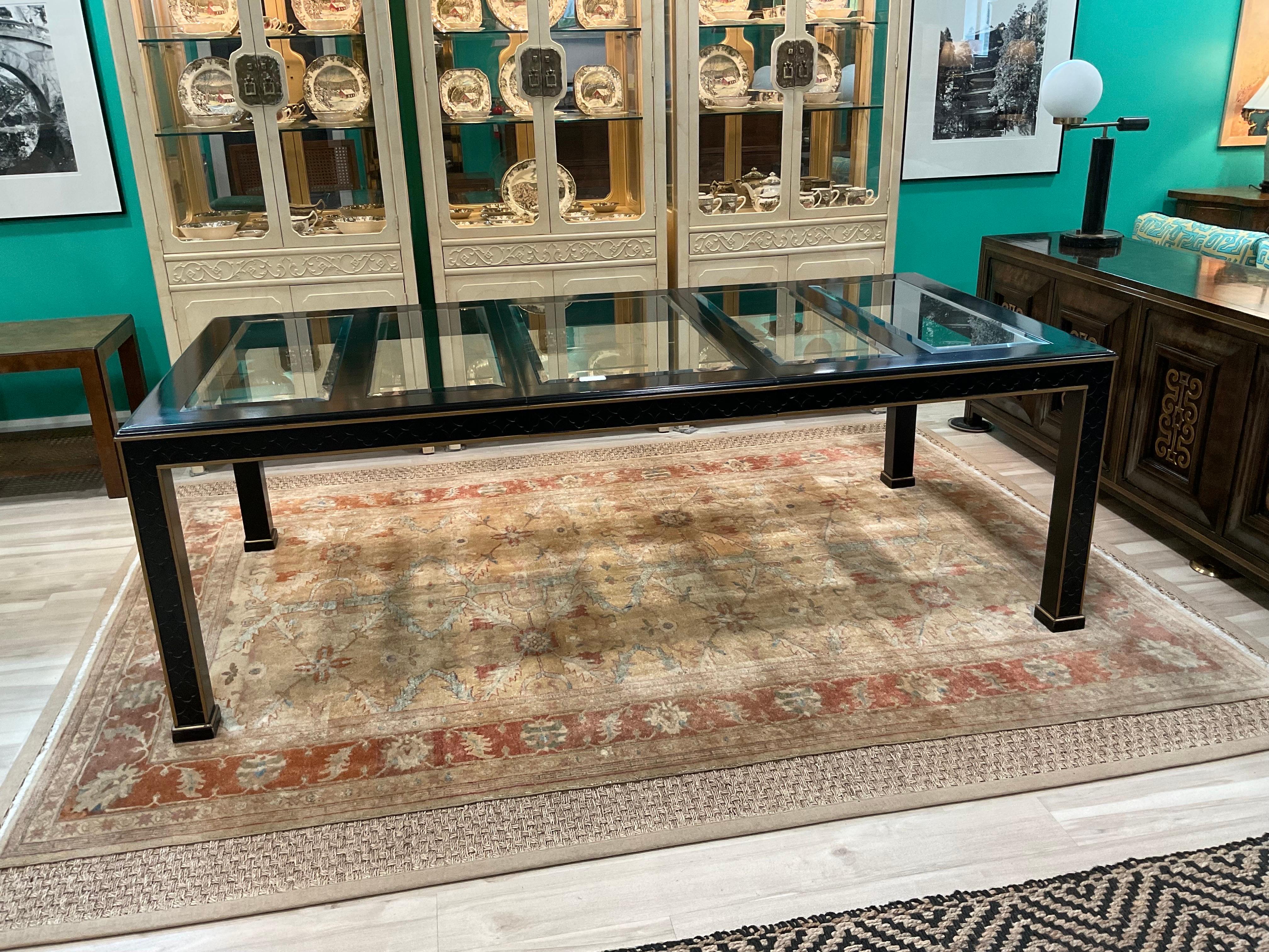 Ultra Rare Table de salle à manger Chippendale chinoise laquée noire du siècle dernier en vente 3