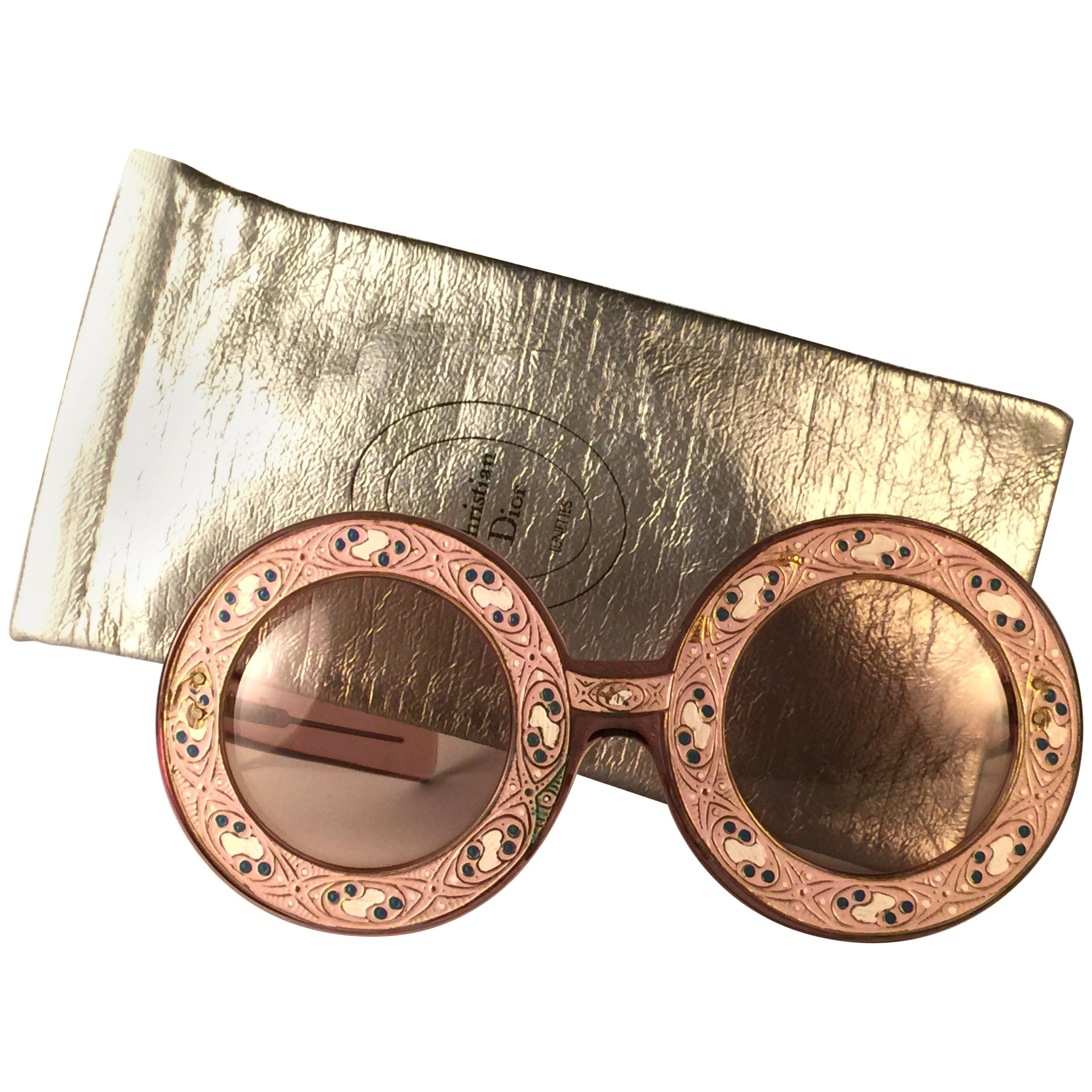 Ultra Seltene übergroße Christian Dior-Sonnenbrille mit Emaille-Einsatz in Übergröße, 1969 im Angebot