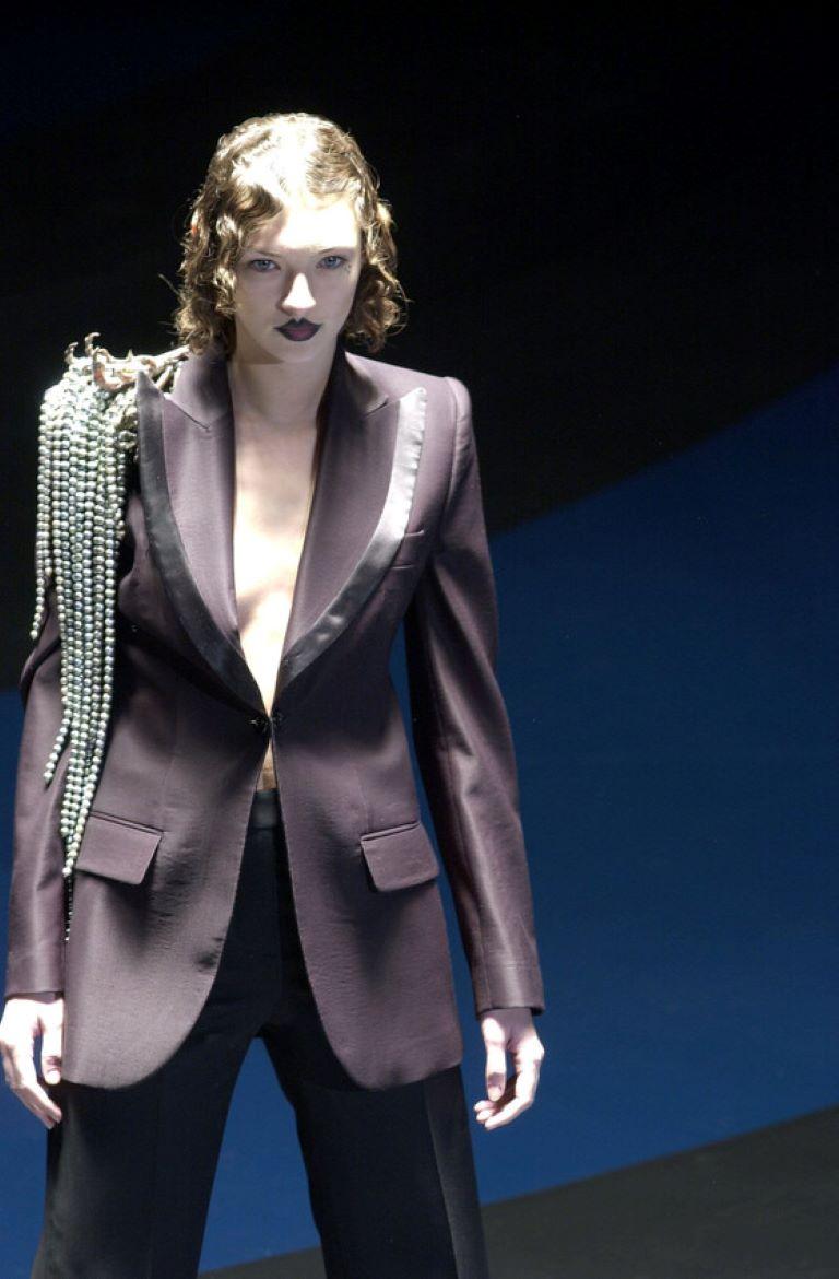 Alexander McQueen
blazer à revers
Collectional : F/W 2001 