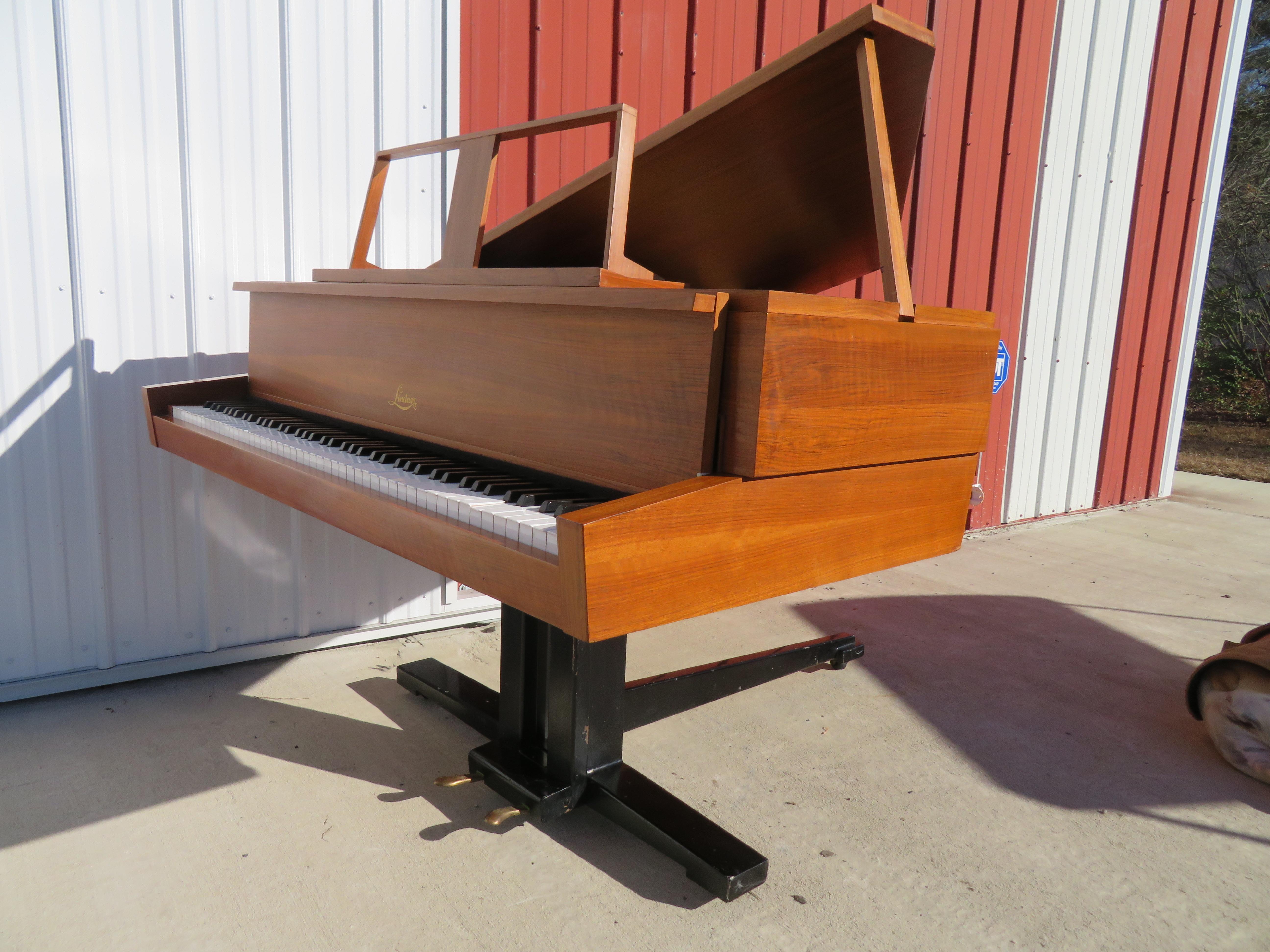 Ultra Rare Mid-Century “Tilting Wing” Piano by Nico Rippen for Lindner For Sale 11