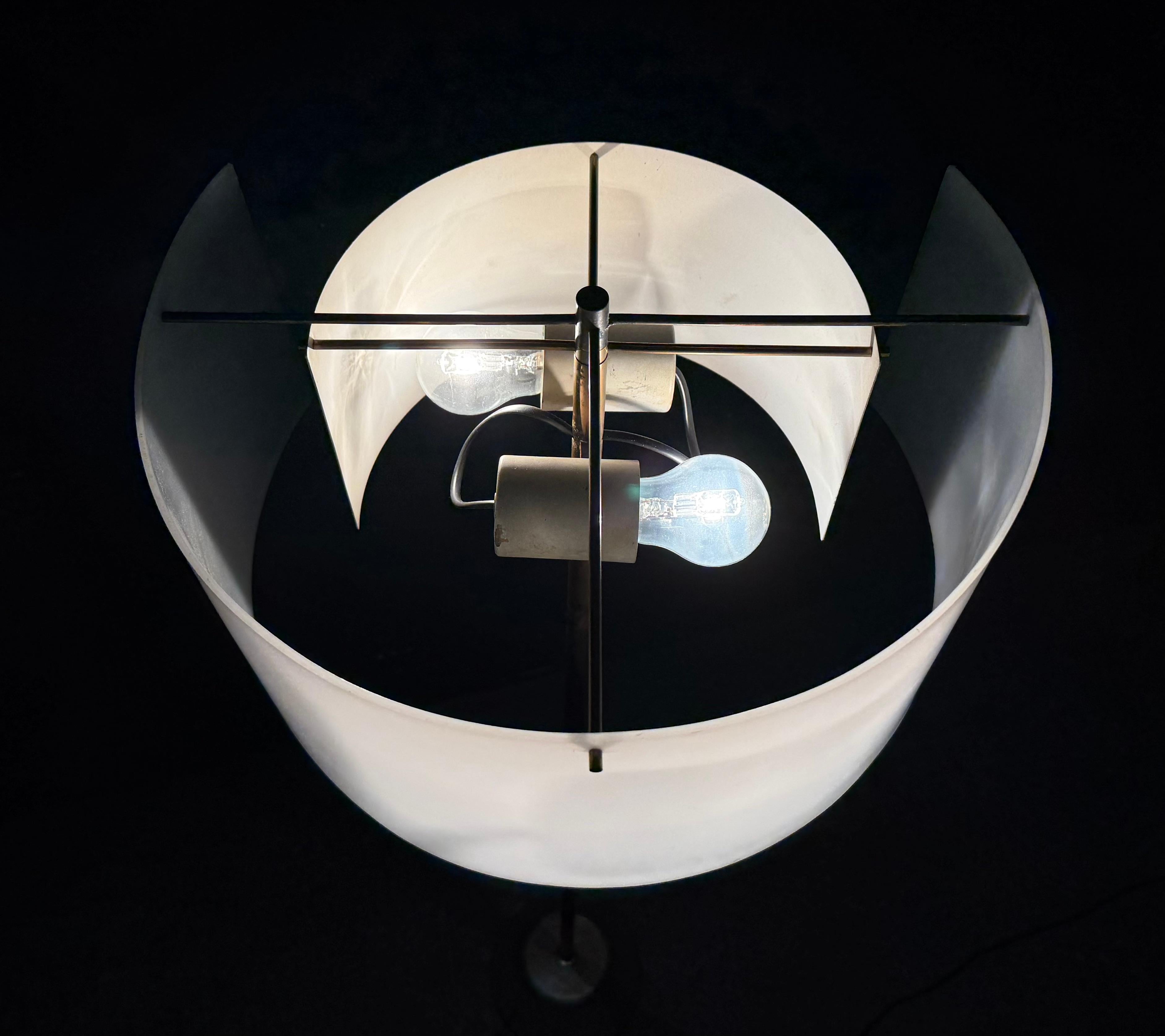 Lacquered ultra rare no.1056 floor lamp by gino sarfatti for arteluce For Sale