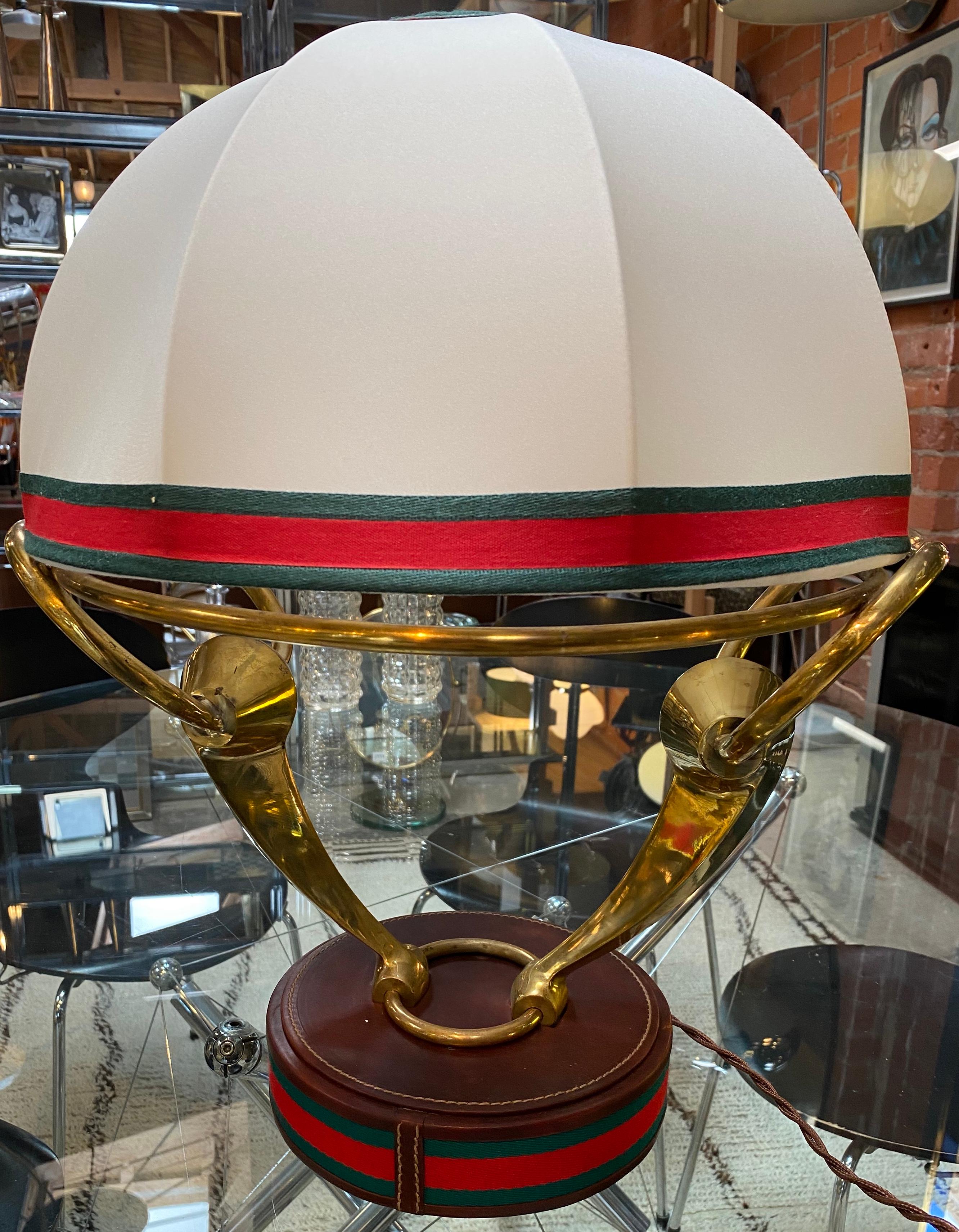 Super rare Italian Gucci table lamp, made in Italy in 1970s circa. The lamp is made by leather base and brass arms with an amazing shape. An iconic piece that will complete a mid-century style living room or studio with its timeless elegance.
