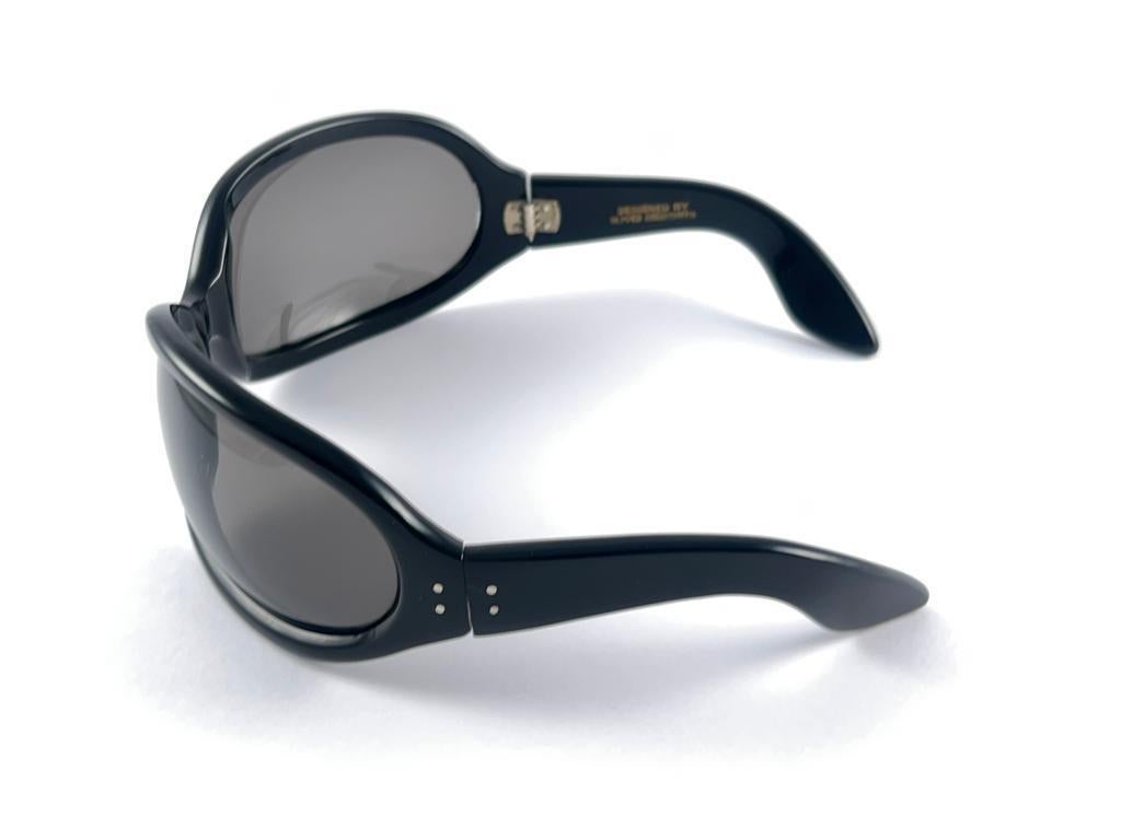 Rare Vintage Oliver Goldsmith Yuhu Black Two for The Road 1966 Sunglasses In Excellent Condition In Baleares, Baleares