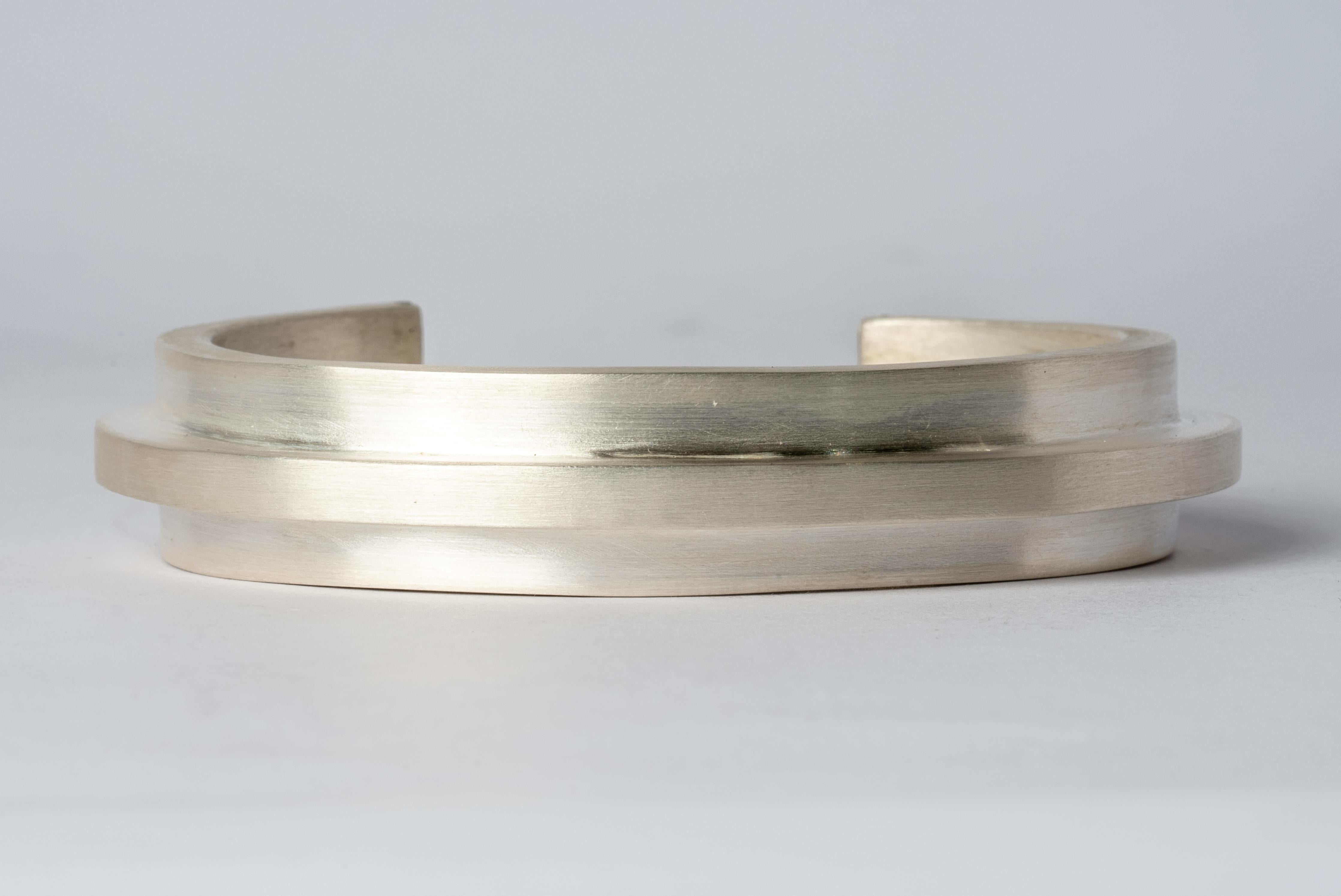 Ultra Reduction Ridge Bracelet (15mm, MA) In New Condition For Sale In Paris, FR
