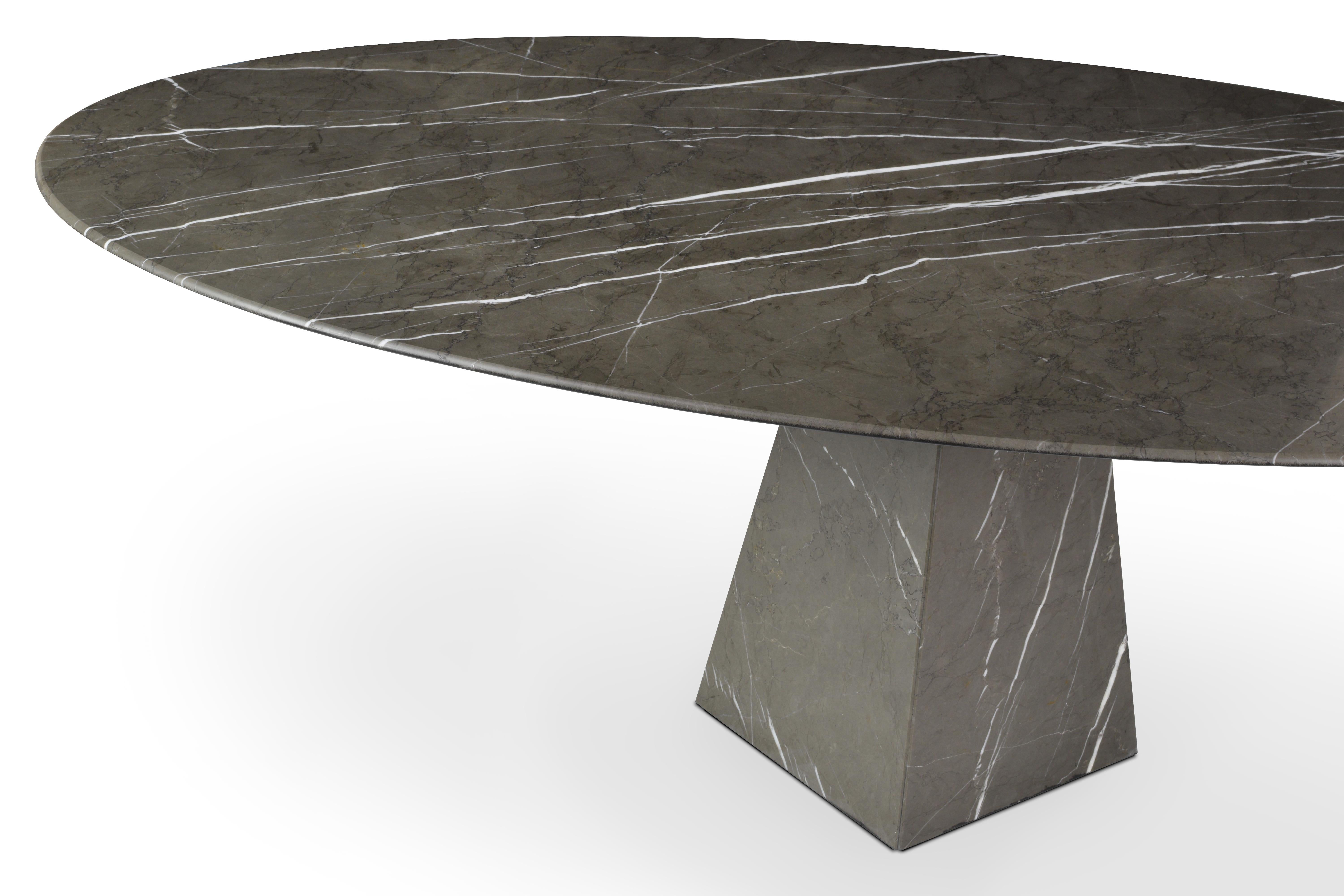 Inspired by the feeling of weightlessness and its connection to the space, crafted entirely in laminated stone.
This advanced technique allows us to get an ultra-thin and high resistant marble table top. The tables are light, simple, easy and