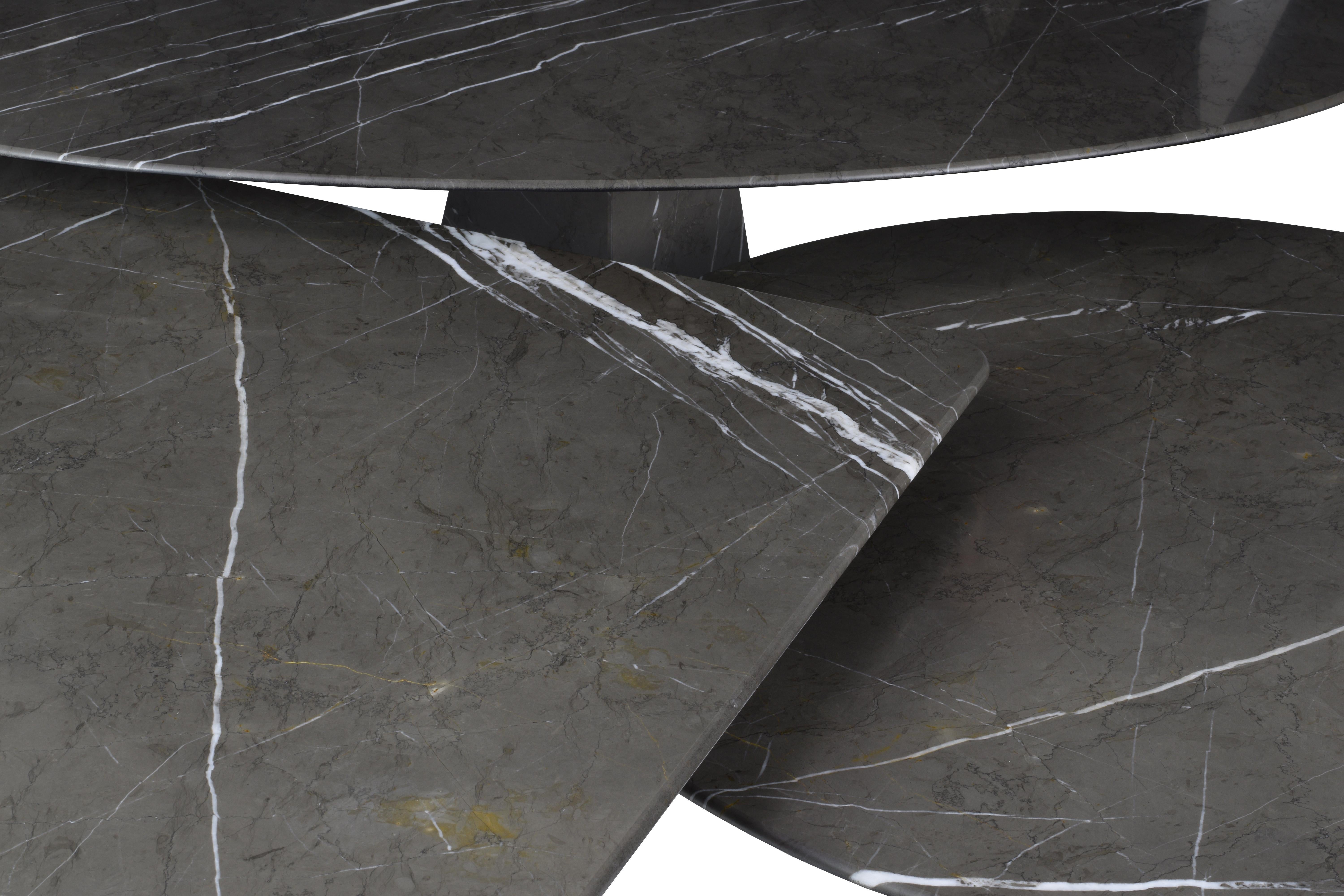 Inspired by the feeling of weightlessness and its connection to the space, crafted entirely in laminated stone.
This advanced technique allows us to get an ultra-thin and high resistant marble table top. The tables are light, simple, easy and