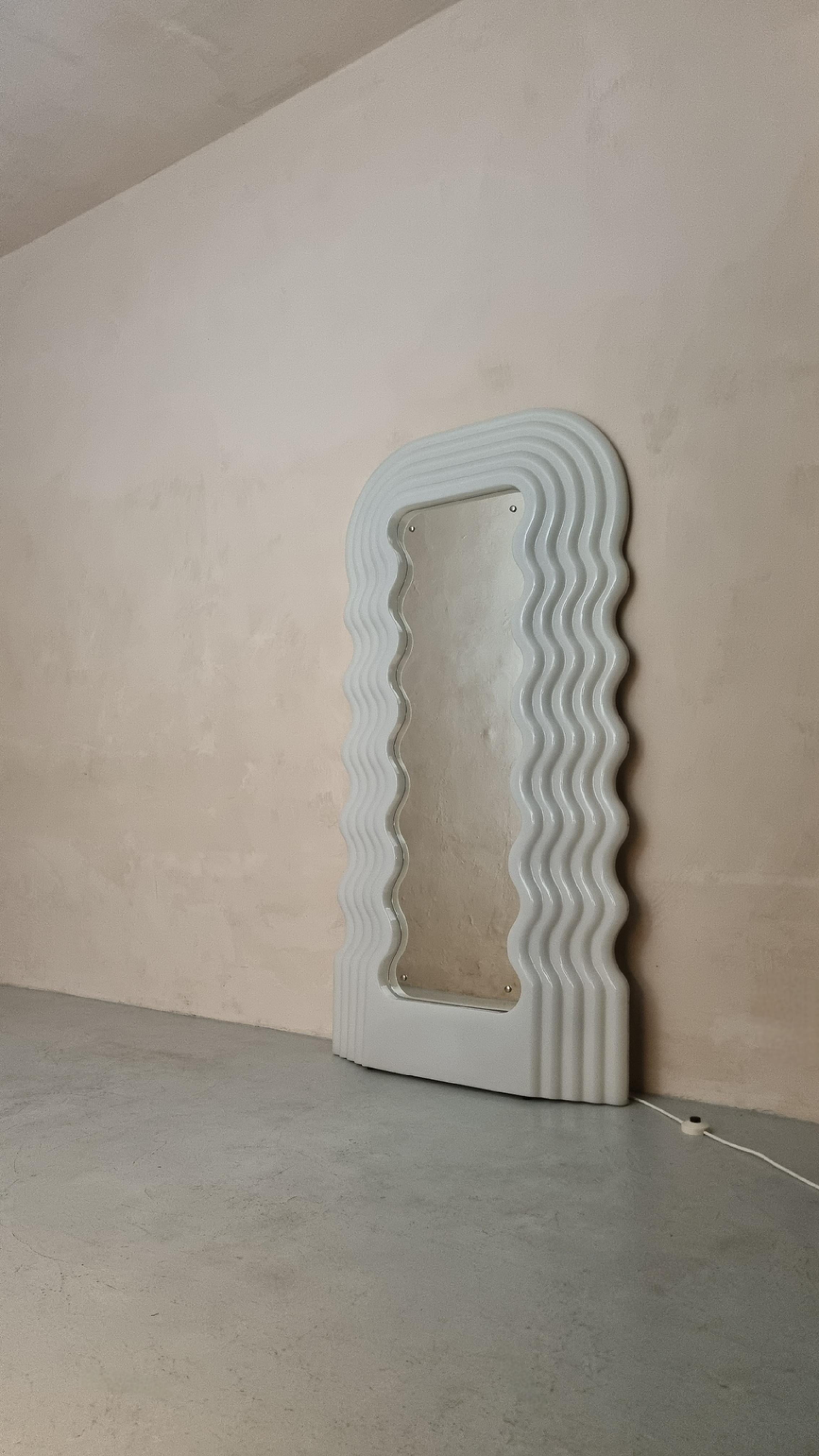 Espejo iluminado Ultrafragola diseñado por Ettore Sottsass para Poltronova, años 80 Italian en venta